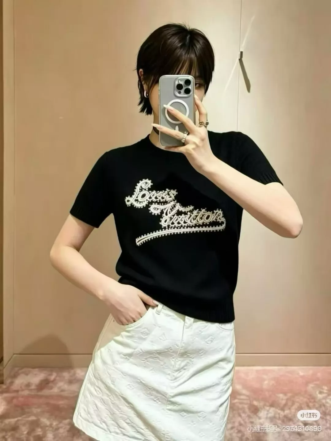 루이비통 로고 자수 라운드넥 반소매 캐시미어 니트 상세 이미지 24