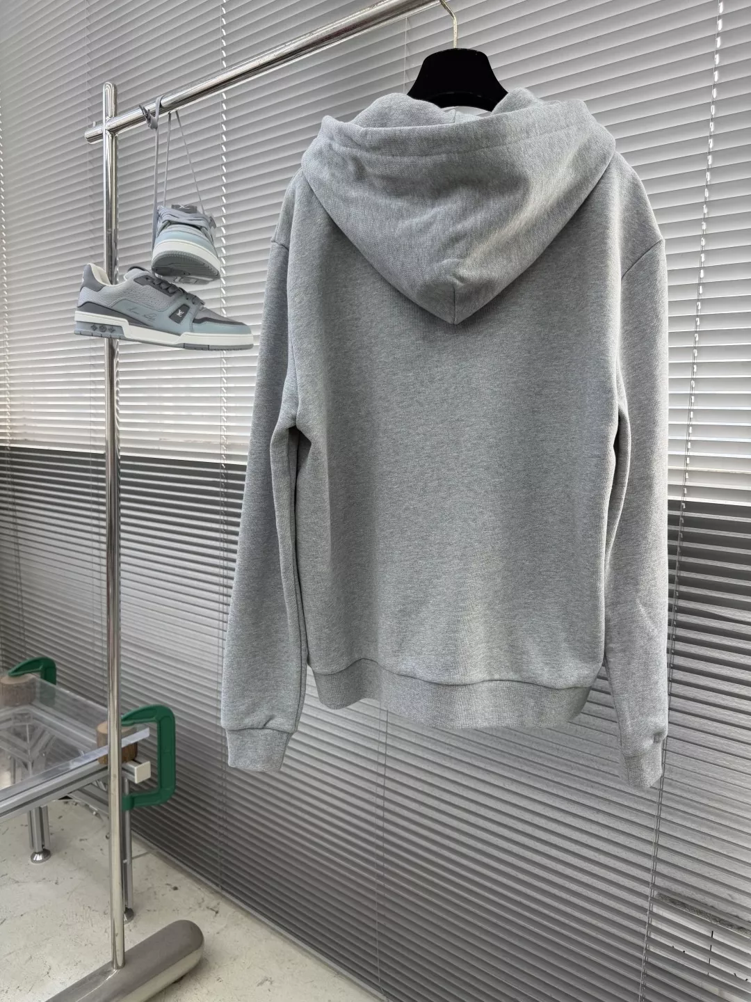 루이비통 자수 로고 집업 후드 스웨트셔츠 상세 이미지 3