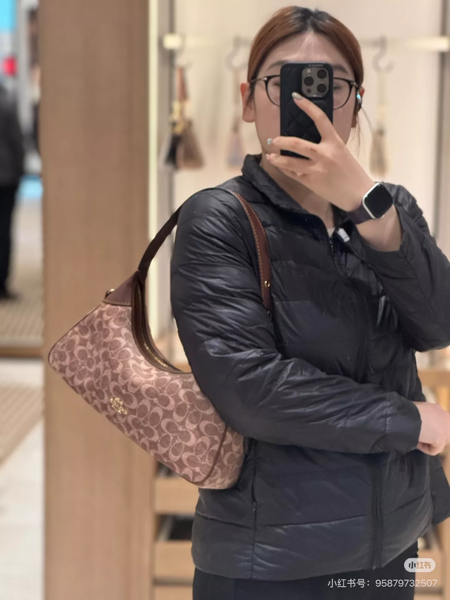 코치 엘라 바게트 스타일 숄더백 상세 이미지 18