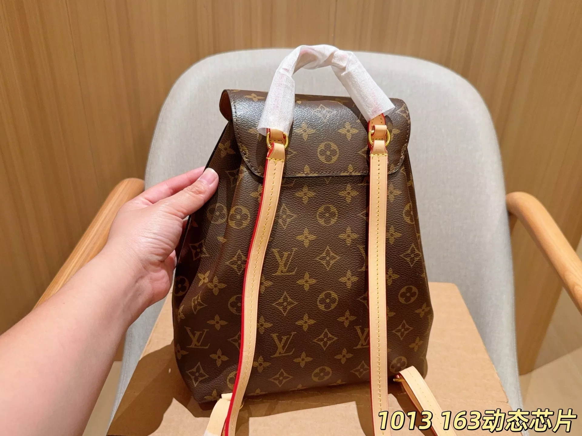 루이비통 몽수리 모노그램 백팩 상세 이미지 4