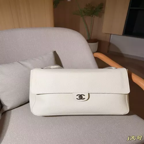 샤넬 맥시 플랩 숄더백