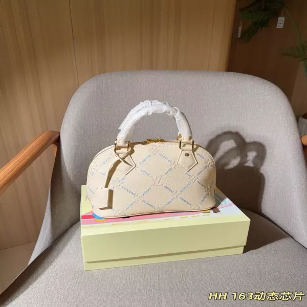 루이비통 알마 BB 쉘 미니백