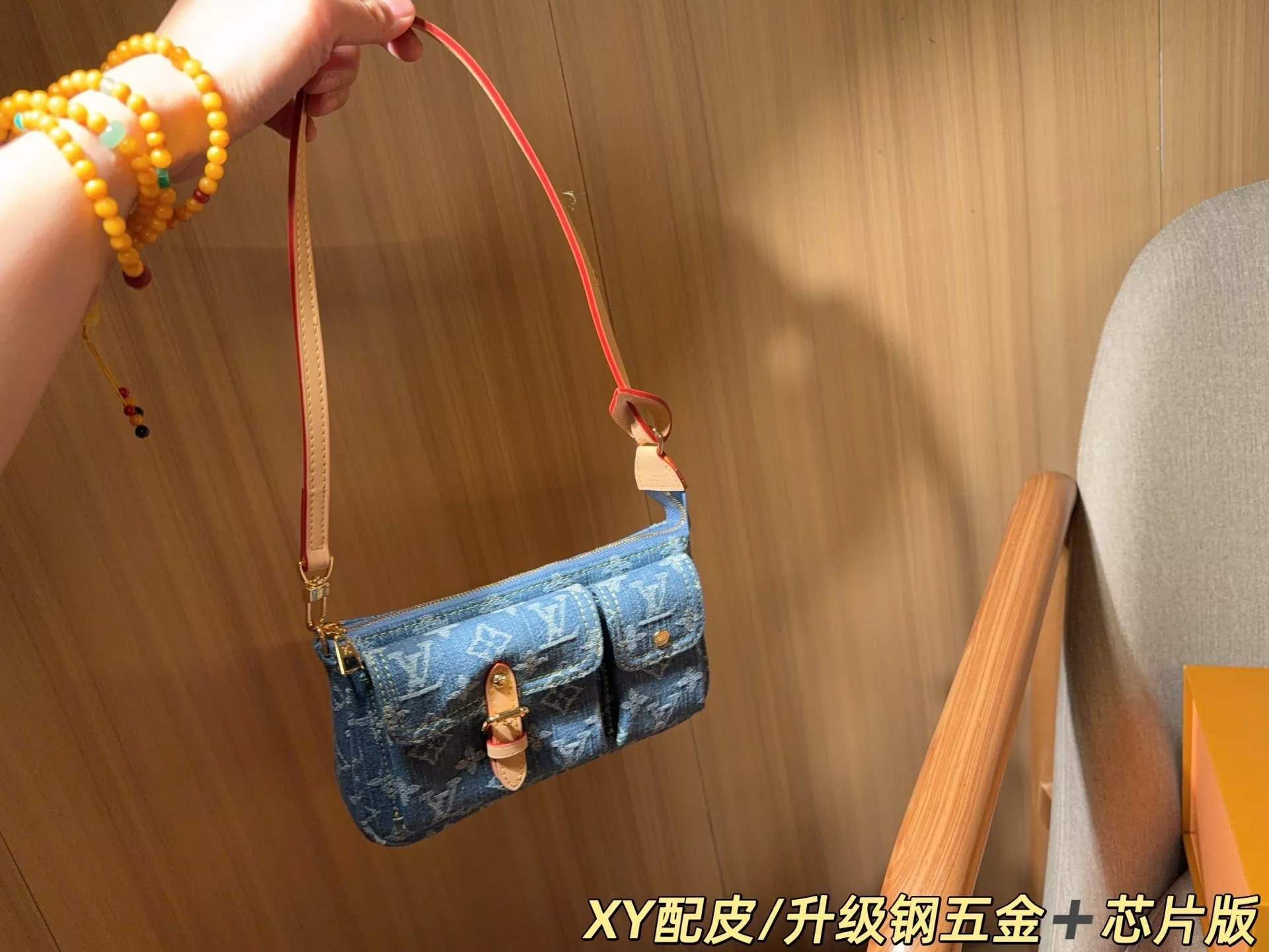 루이비통 데님 카고 스타일 숄더백 상세 이미지 3