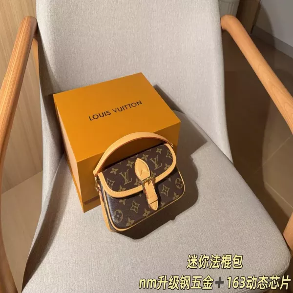 루이비통 나노 다이앤 미니 바게트백