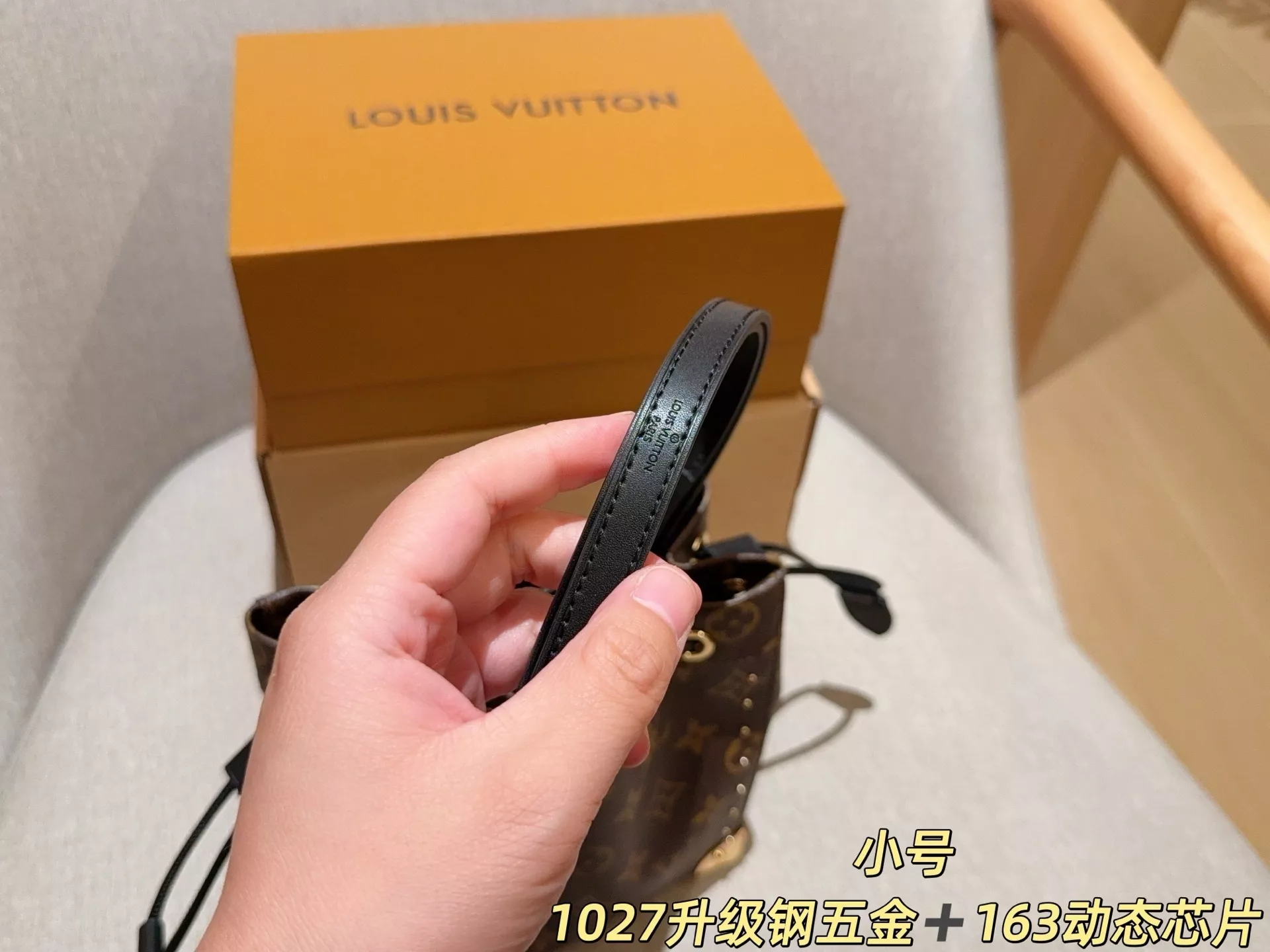 루이비통 모노그램 스터드 디테일 버킷백 상세 이미지 7