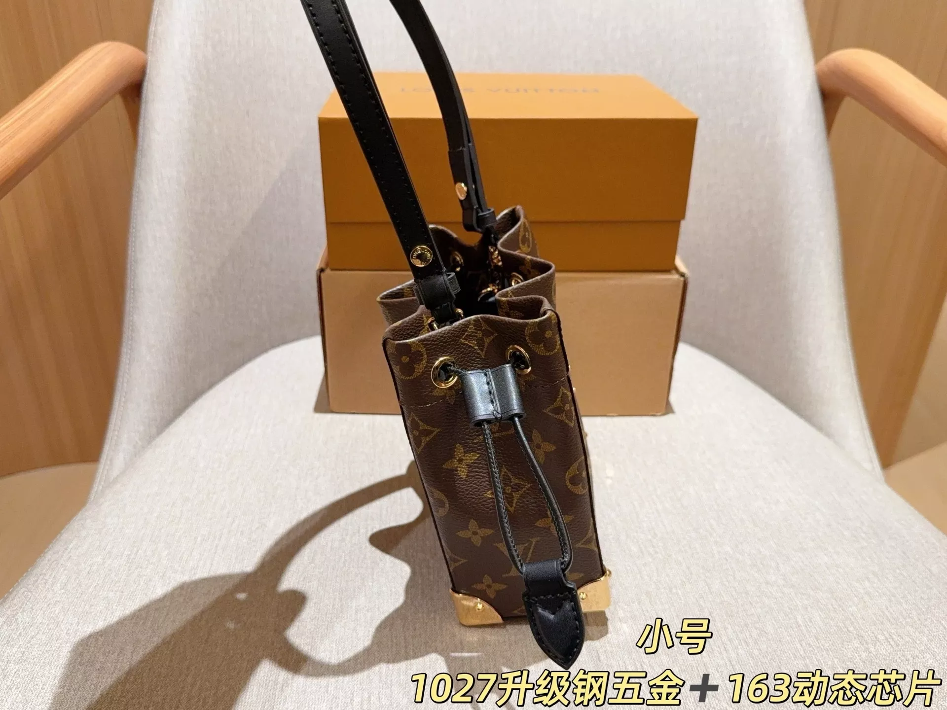 루이비통 모노그램 스터드 디테일 버킷백 상세 이미지 5