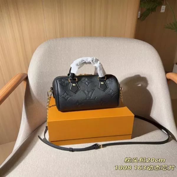 루이비통 스피디 20 엠보싱 베개형 백