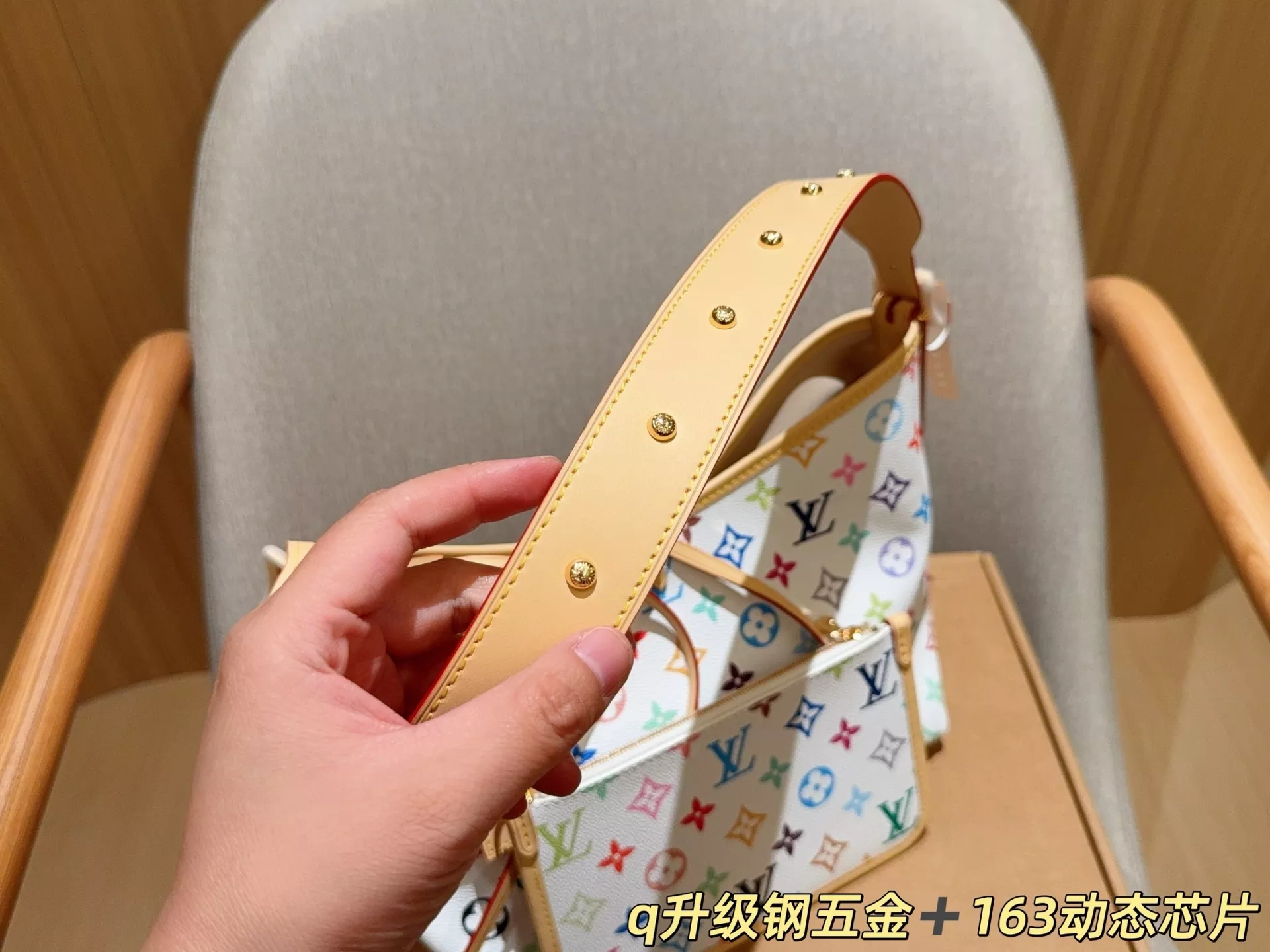 루이비통 무라카미 다카시 협업 캐리올 토트백 상세 이미지 8