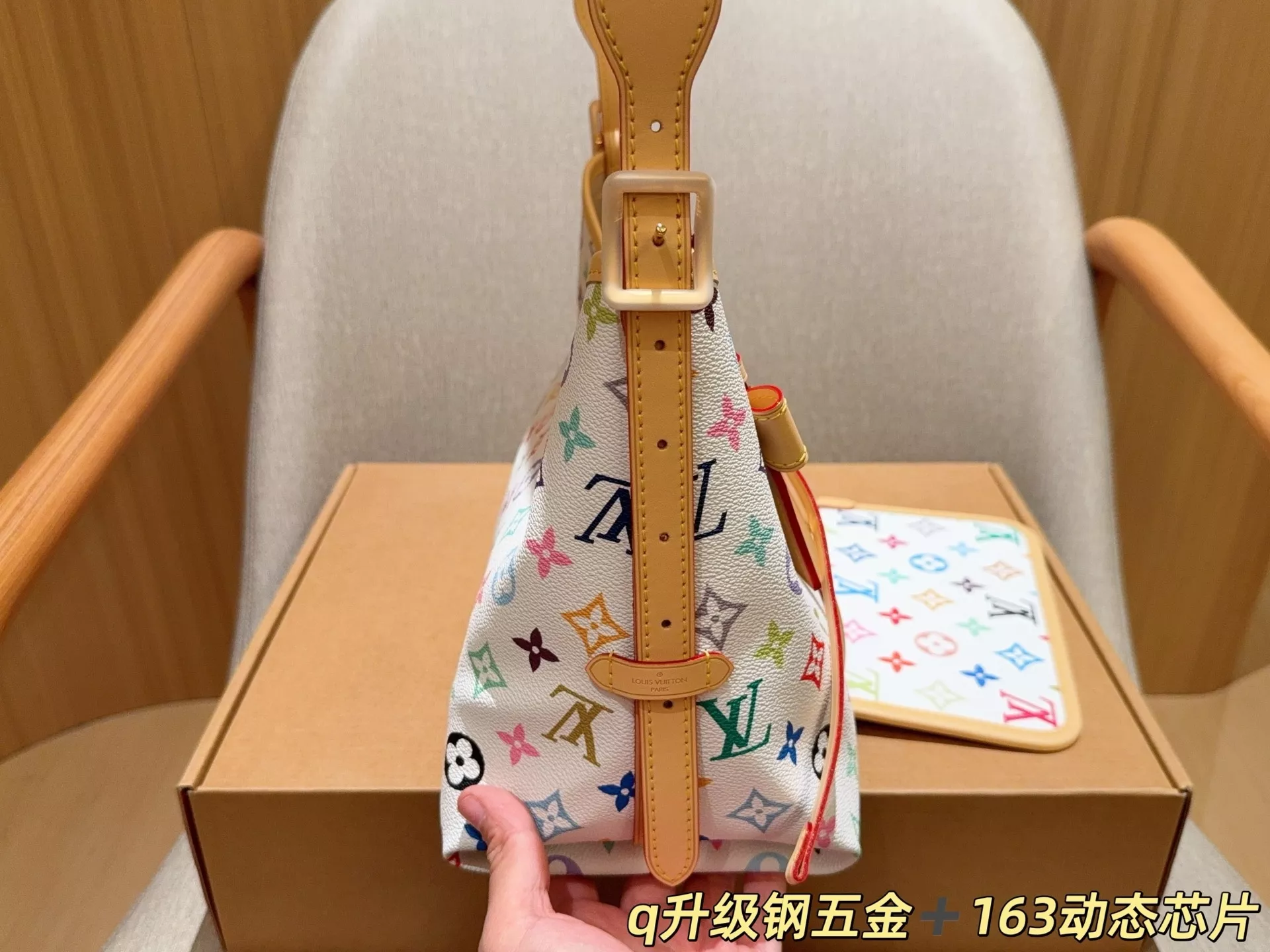 루이비통 무라카미 다카시 협업 캐리올 토트백 상세 이미지 5
