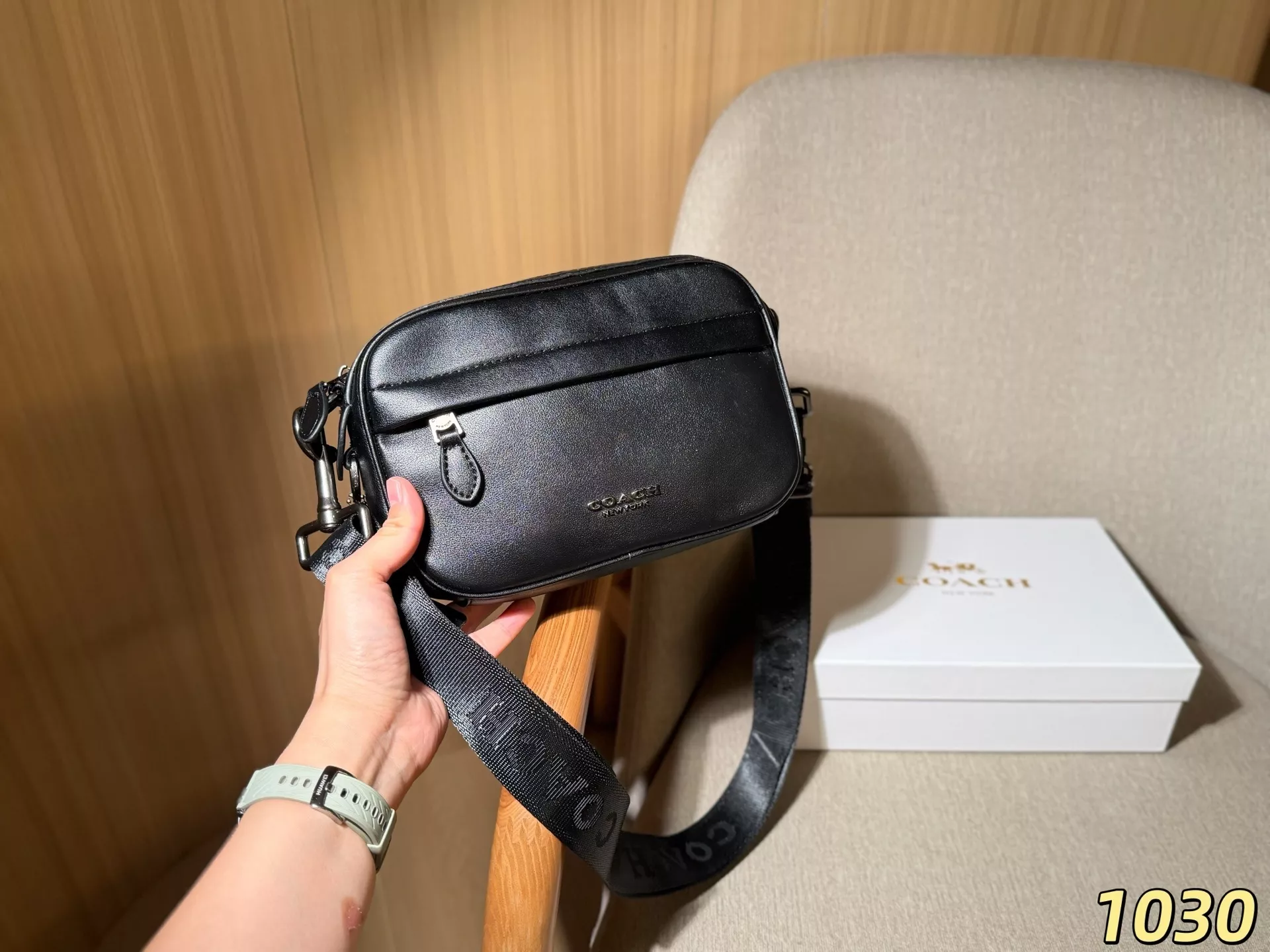 코치 그레이엄 카메라 스몰백 상세 이미지 3