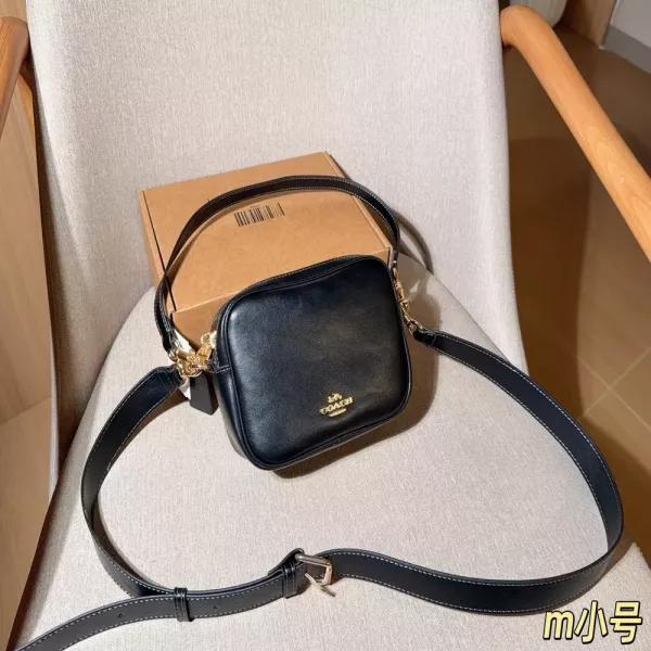 코치 더블 지퍼 스퀘어 카메라백