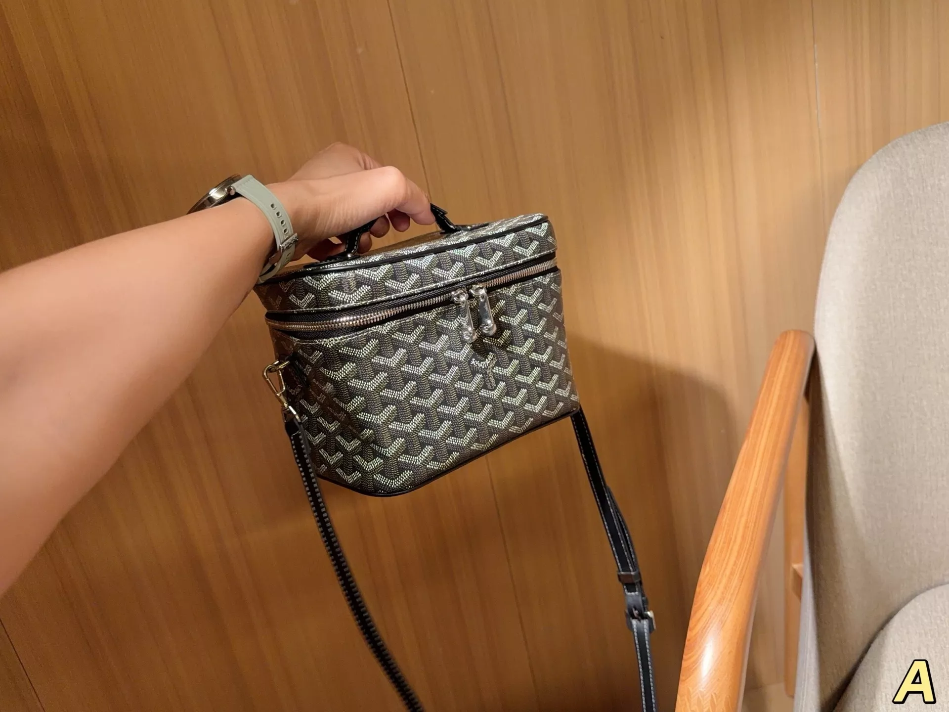 고야드 배니티 뮤즈 화장품 파우치 상세 이미지 2