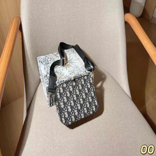 디올 오블리크 패턴 더블 지퍼 카메라백