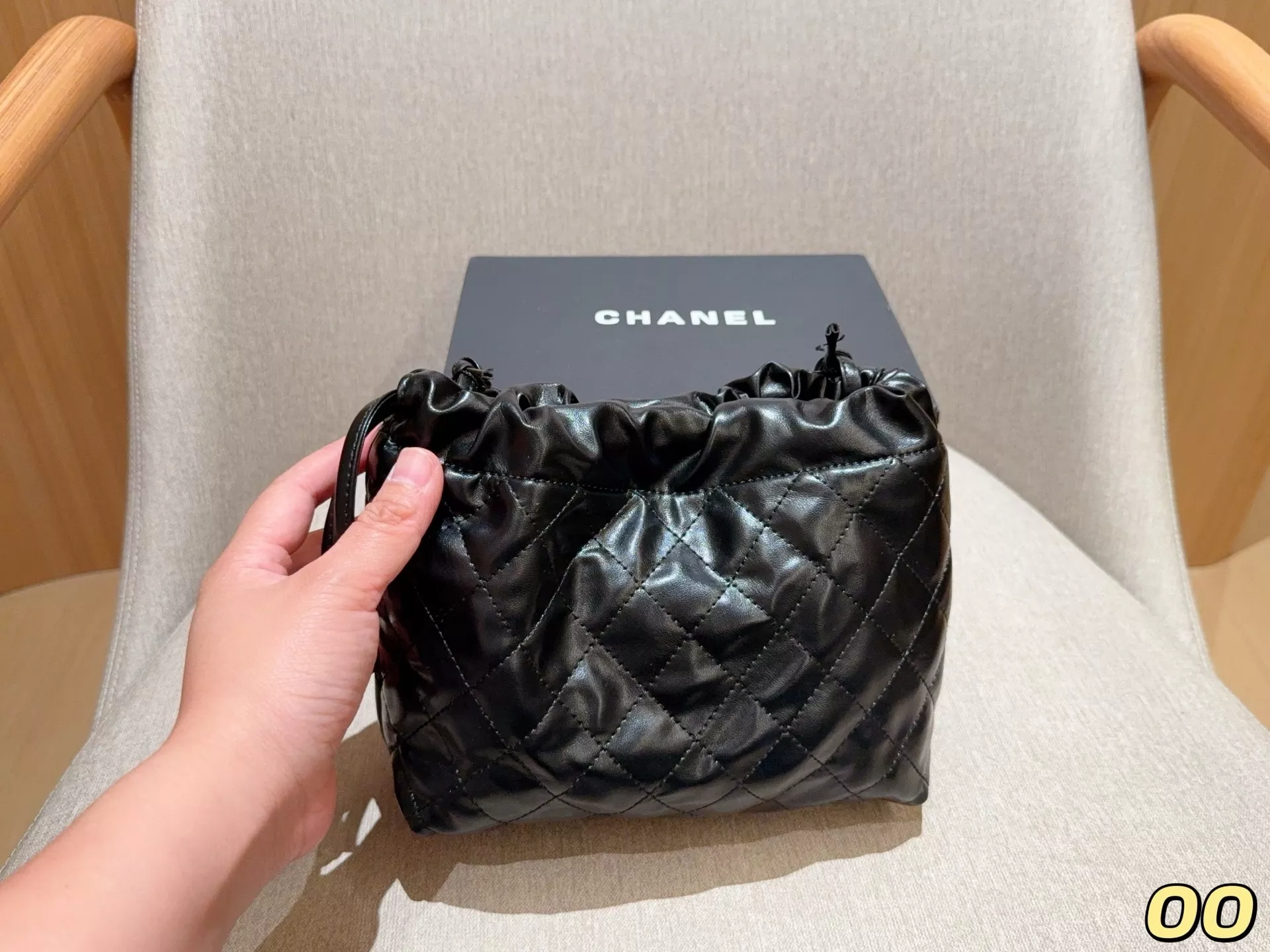 샤넬 복주머니 드로우스트링 버킷백 상세 이미지 4
