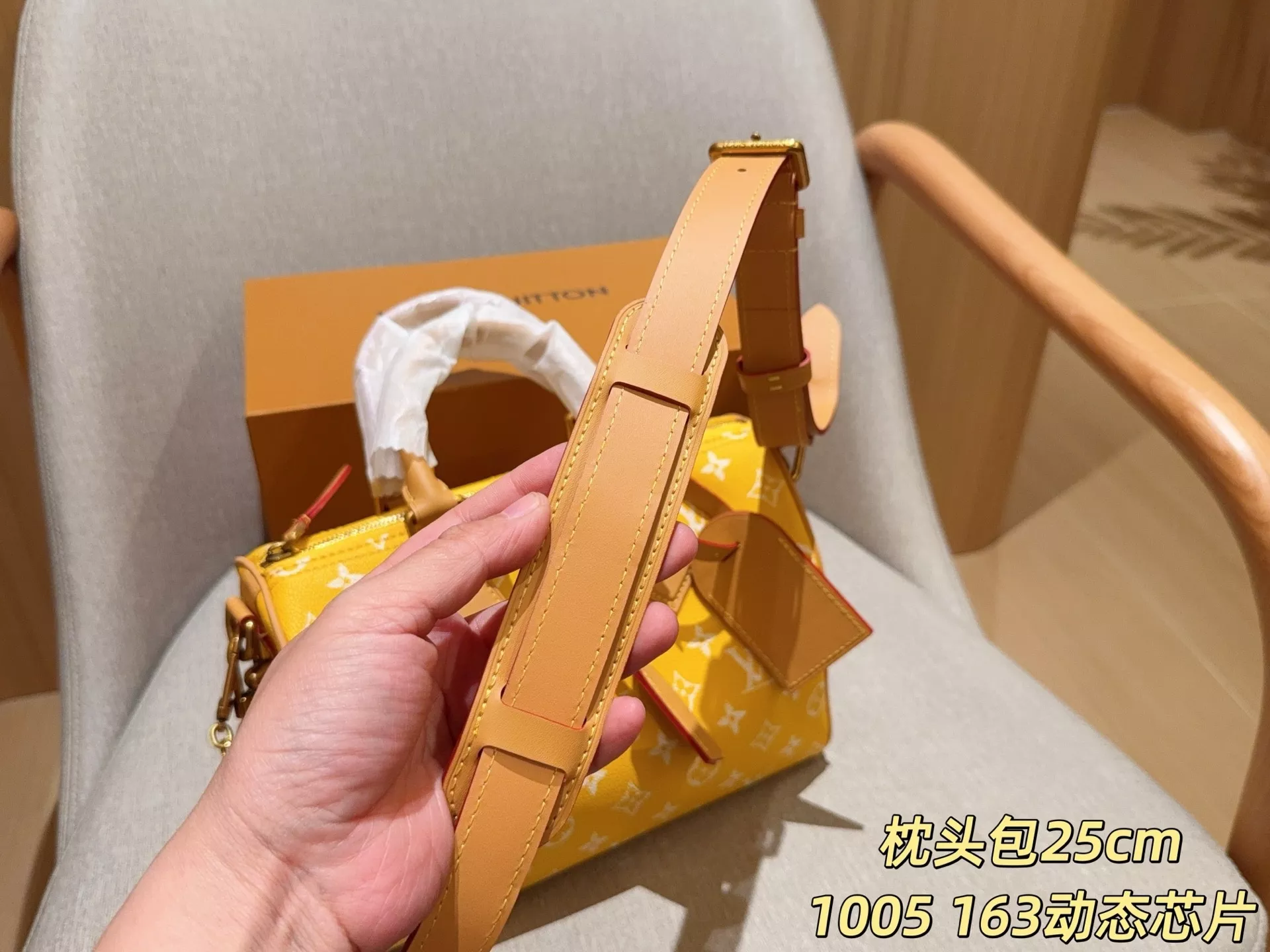 루이비통 스피디 25 필로우 스타일 핸드백 상세 이미지 8