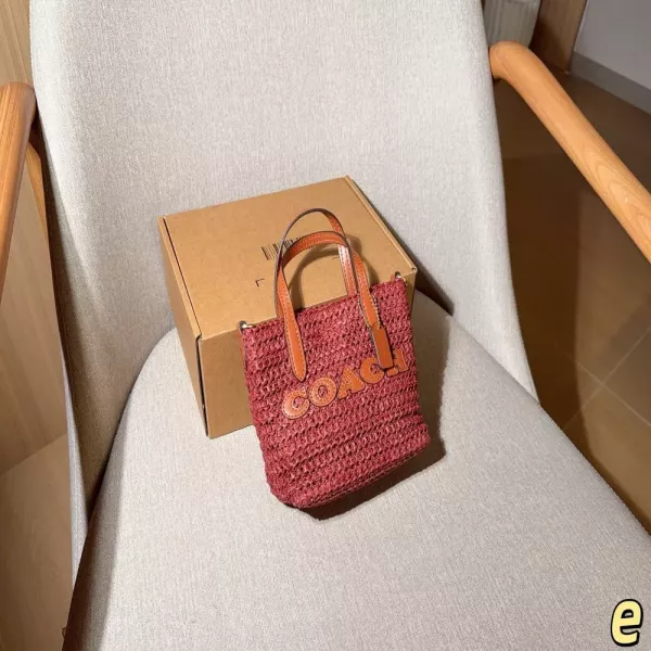 코치 미니 라탄 스타일 우븐 토트백