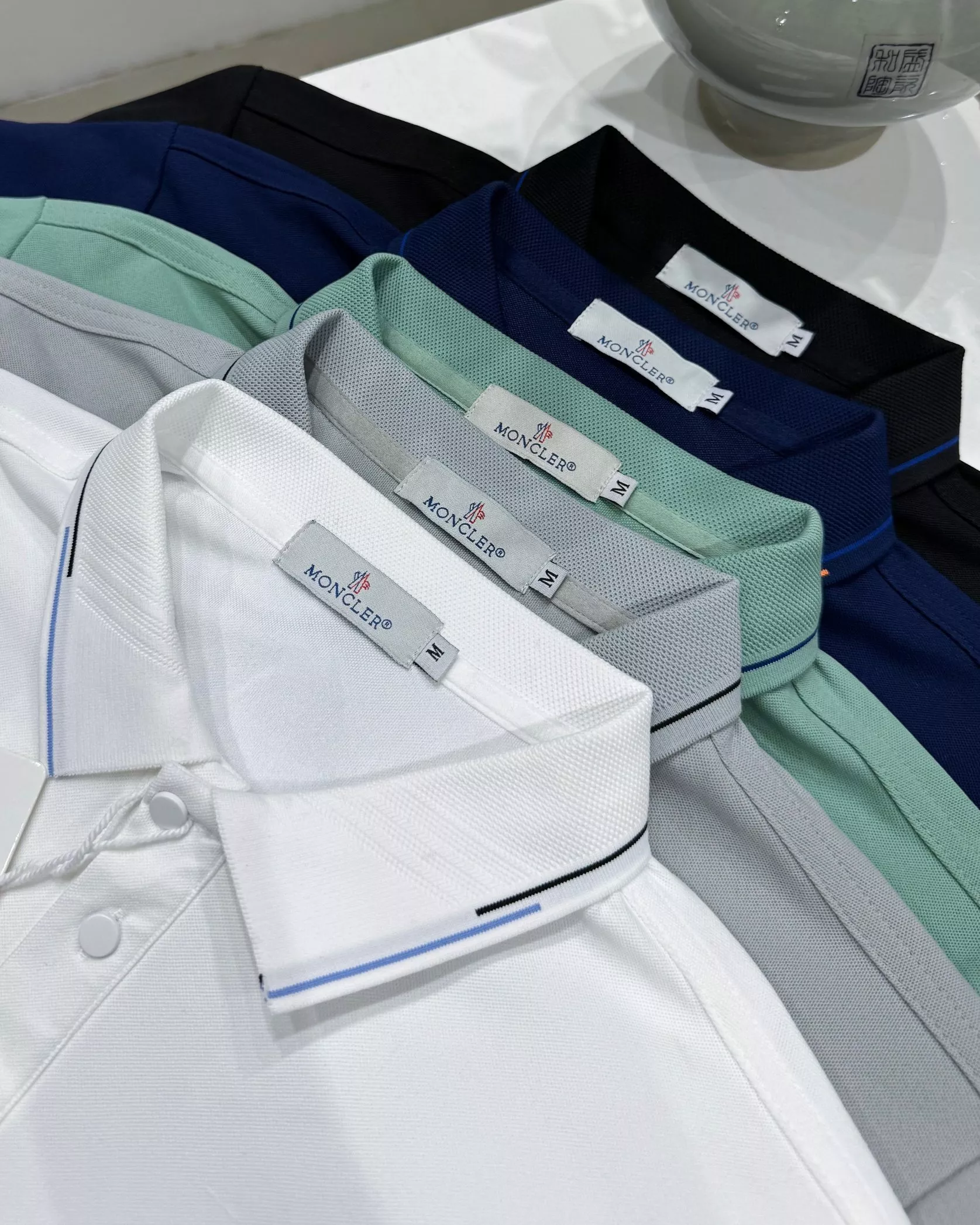 몽클레어 클래식 로고 자수 반소매 폴로 셔츠 상세 이미지 19