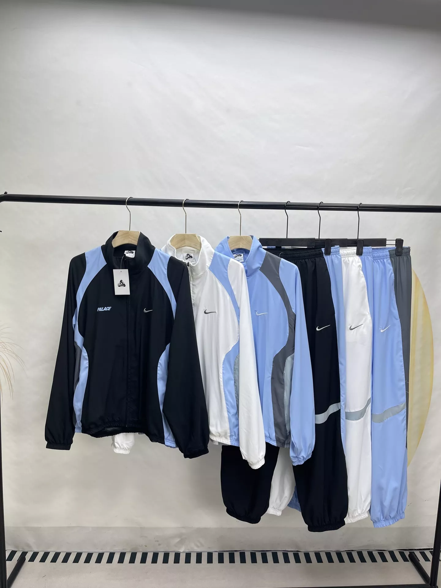 나이키 팰리스 나이키 협업 트랙 재킷 및 조거 팬츠 세트 상세 이미지 1