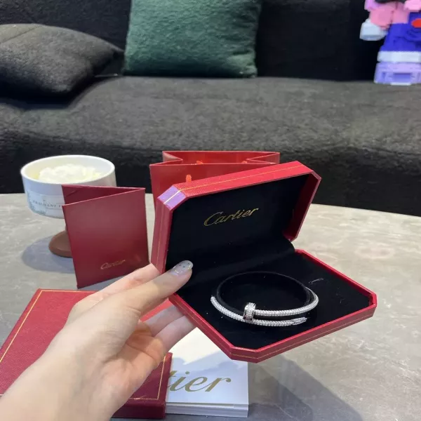 까르띠에 못 모티브 풀다이아 팔찌