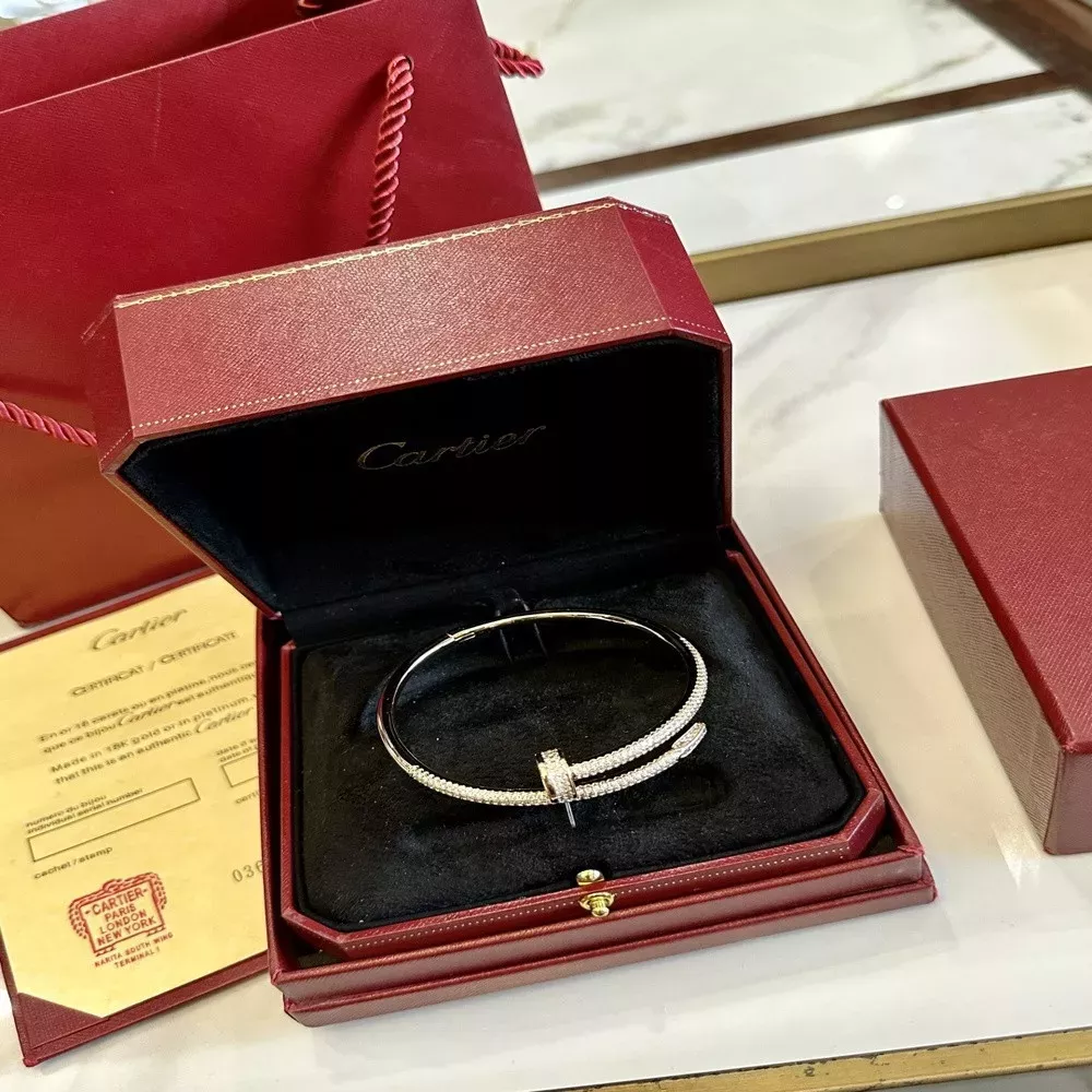 까르띠에 못 모티브 오픈형 팔찌