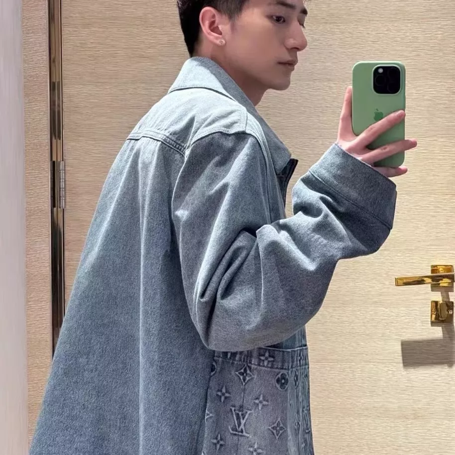 루이비통 모노그램 엠보싱 디테일 데님 재킷 상세 이미지 14