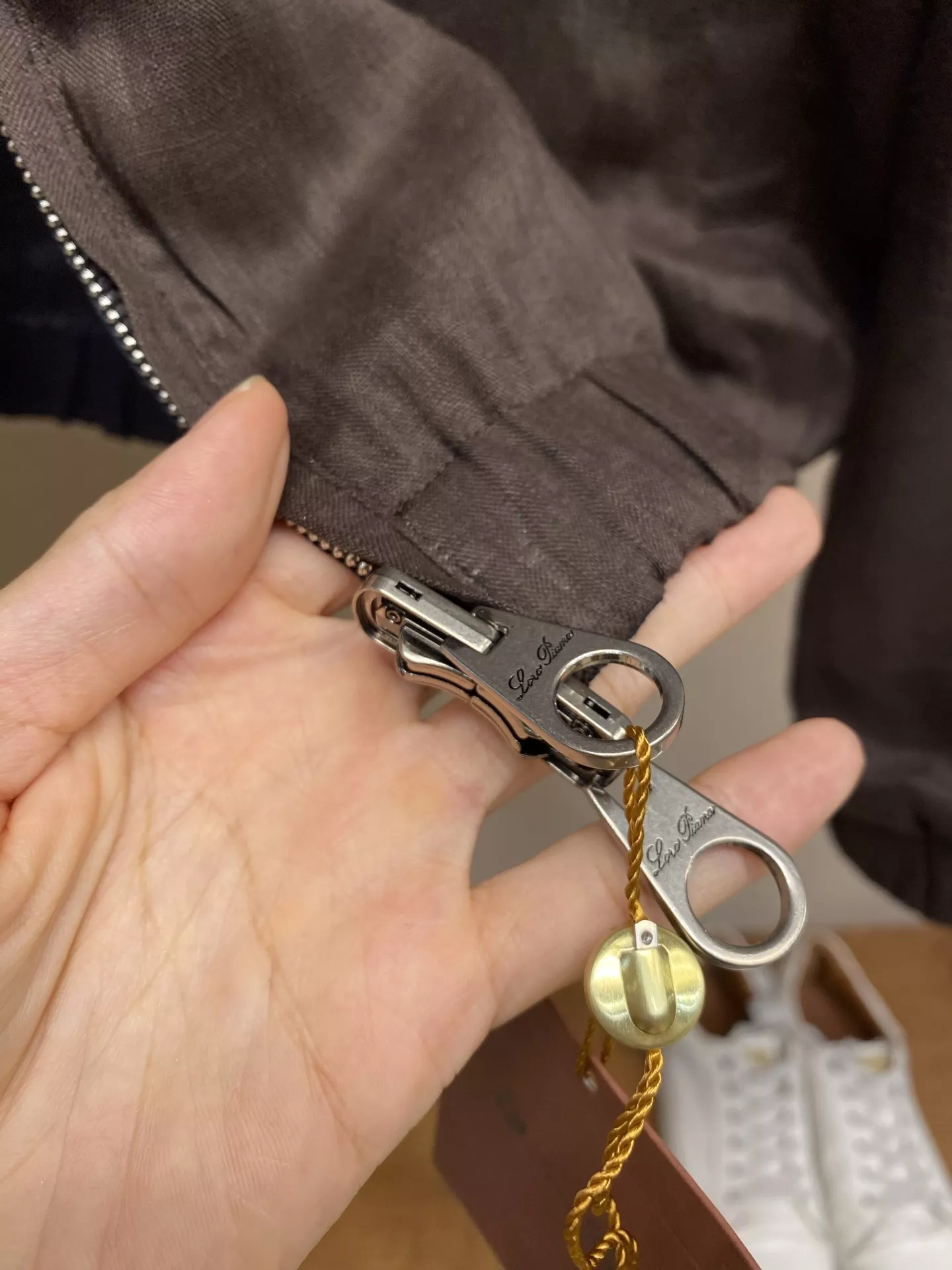 로로피아나 양면 착용이 가능한 린넨 보머 스타일 집업 재킷 상세 이미지 6