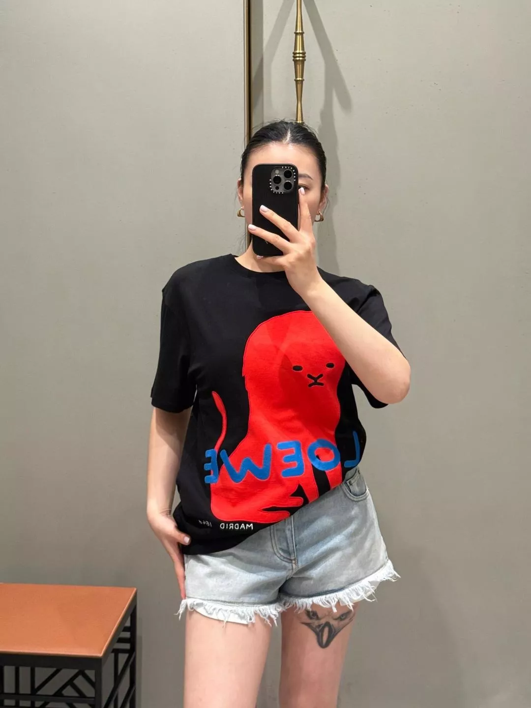 로에베 180주년 한정 라이온 패치 코튼 반소매 티셔츠 상세 이미지 15