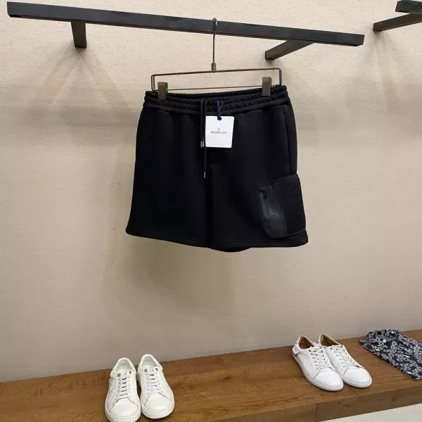 몽클레어 로고 패치 포인트 캐주얼 하프 팬츠