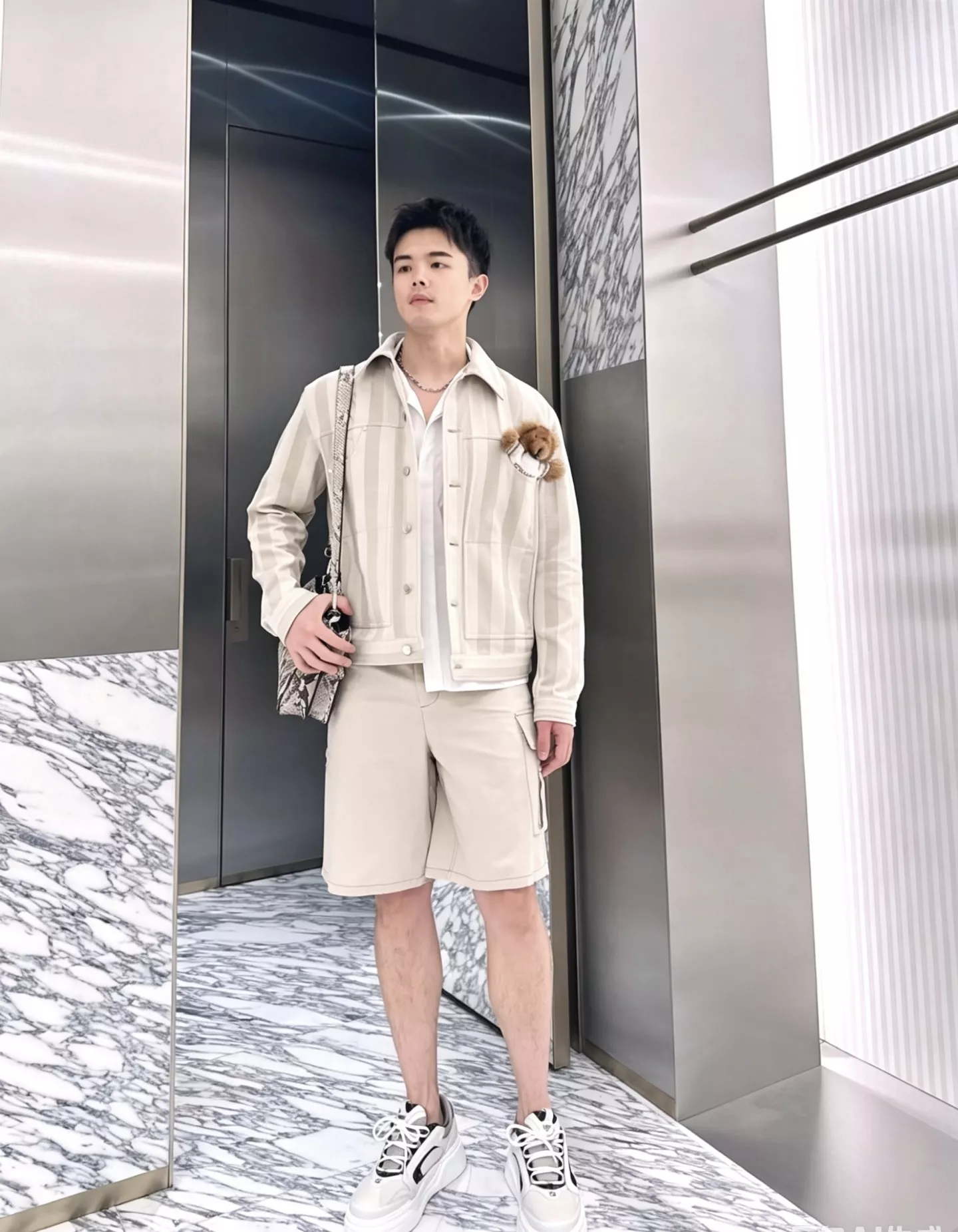 펜디 데님 소재 스트라이프 하프 팬츠 상세 이미지 11