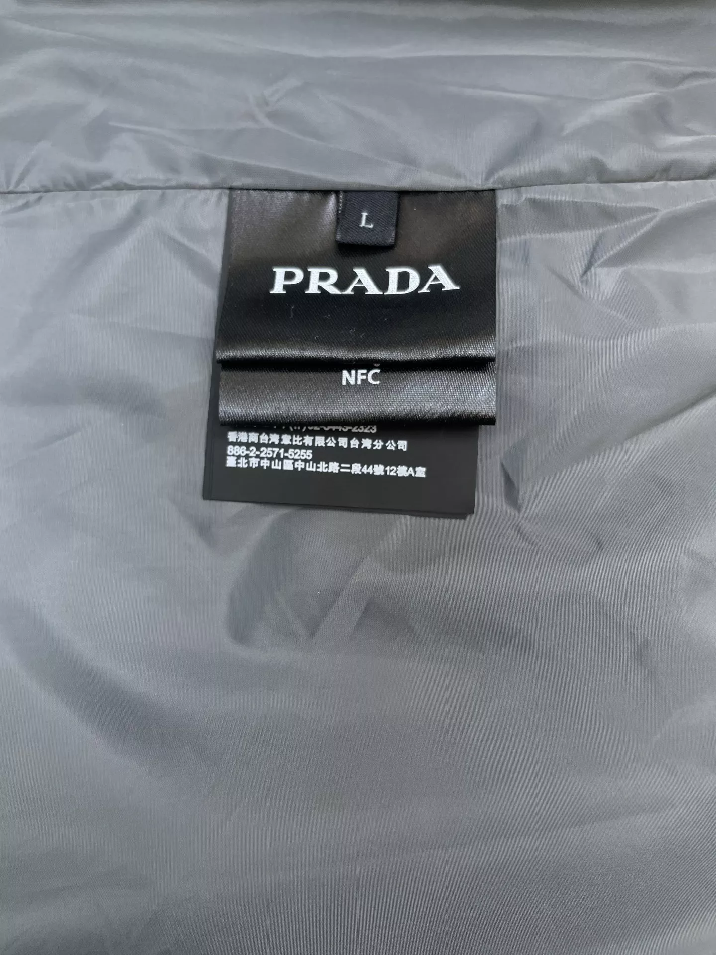 프라다 재생 나일론 집업 재킷 상세 이미지 12