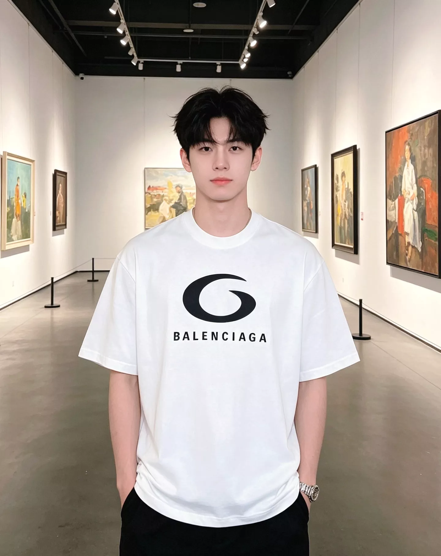 발렌시아가 원형 실리콘 로고 프린트 반소매 티셔츠 상세 이미지 15
