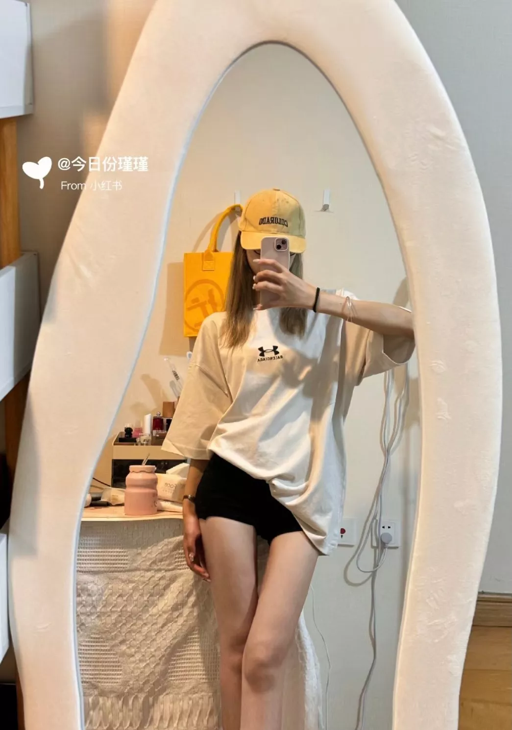 발렌시아가 언더아머 협업 자수 로고 반소매 티셔츠 상세 이미지 16