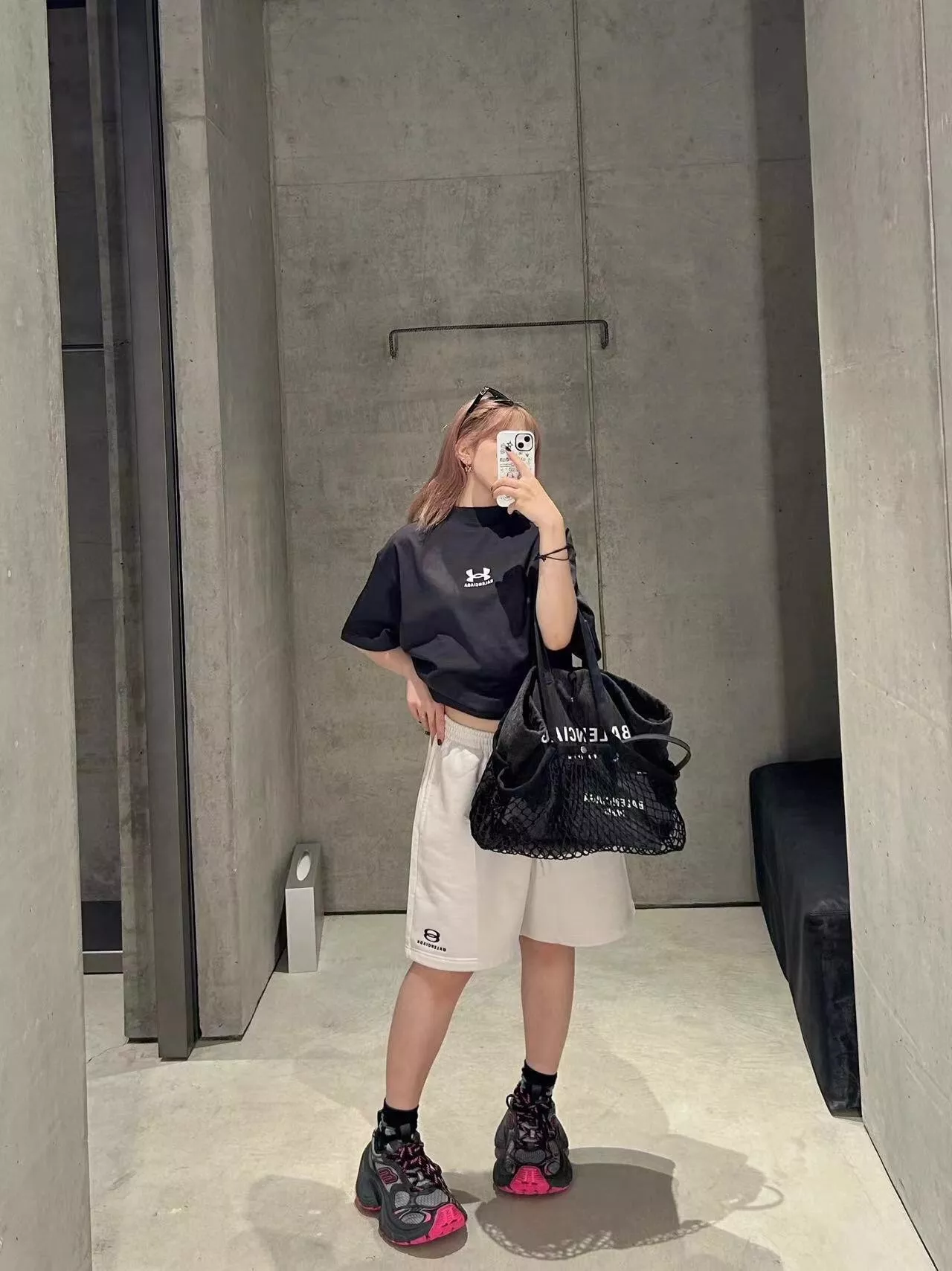발렌시아가 안데르마 협업 자수 로고 반소매 티셔츠 상세 이미지 12
