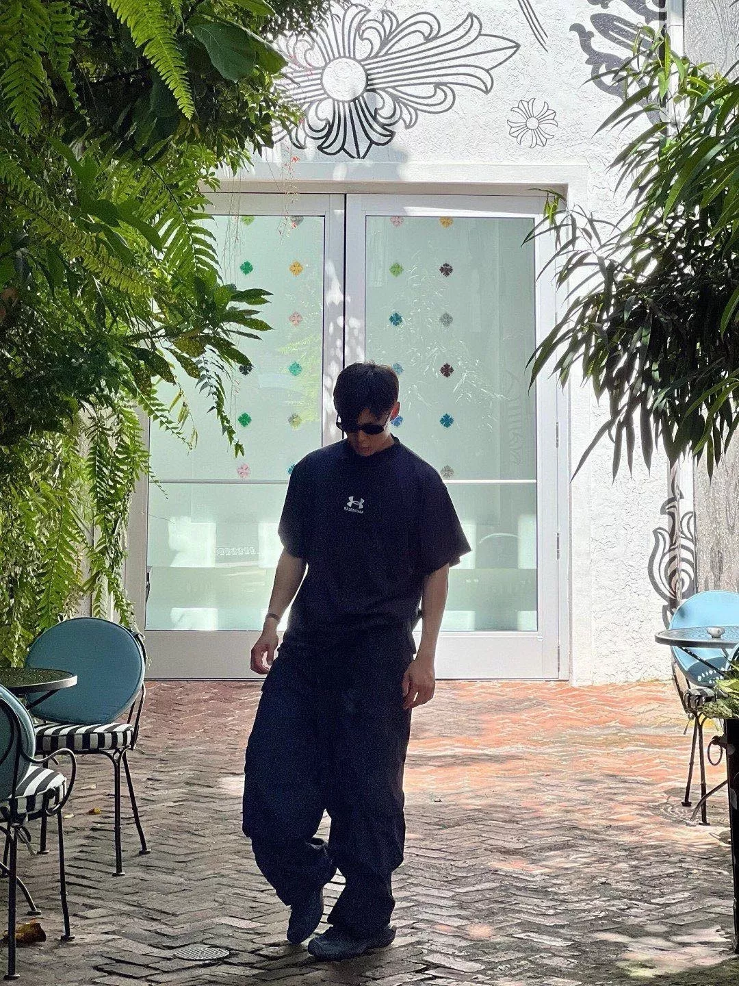 발렌시아가 안데르마 협업 자수 로고 반소매 티셔츠 상세 이미지 11