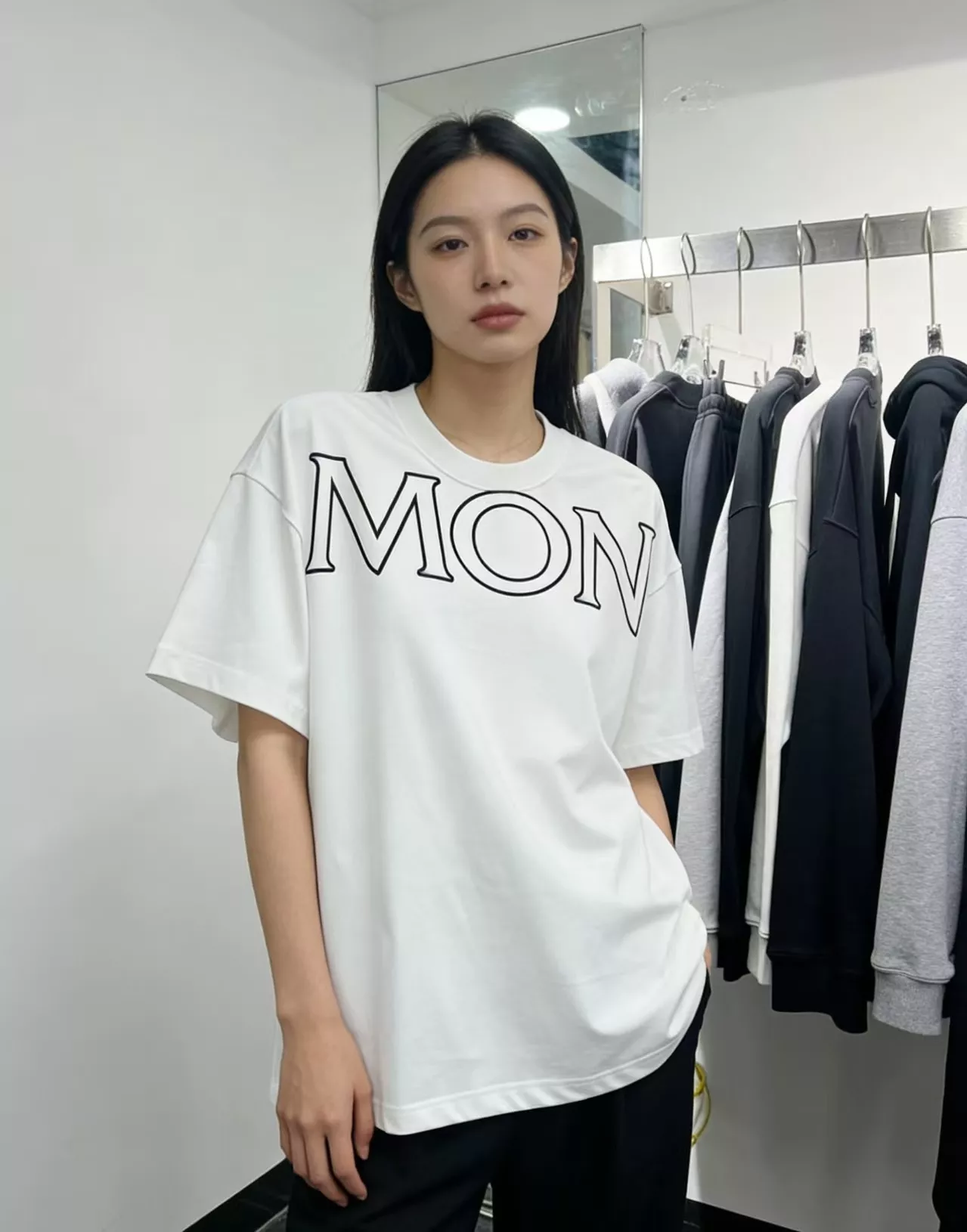몽클레어 로고 프린트 반소매 티셔츠 상세 이미지 12