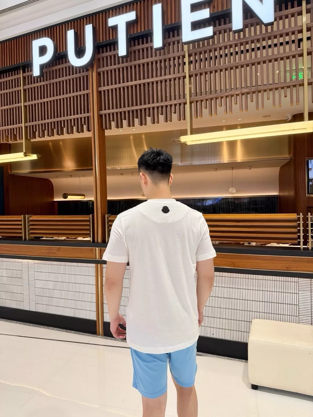 몽클레어 입체 로고 반소매 티셔츠 상세 이미지 16