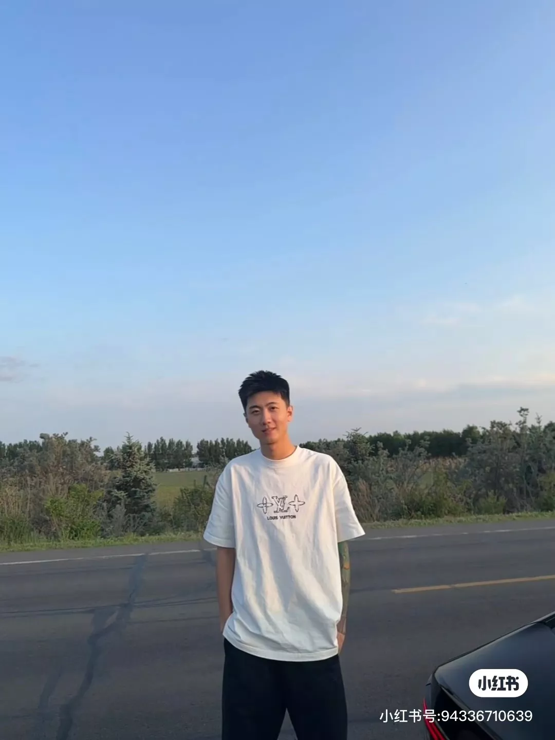 루이비통 스케치 레터 모노그램 자수 반소매 티셔츠 상세 이미지 14