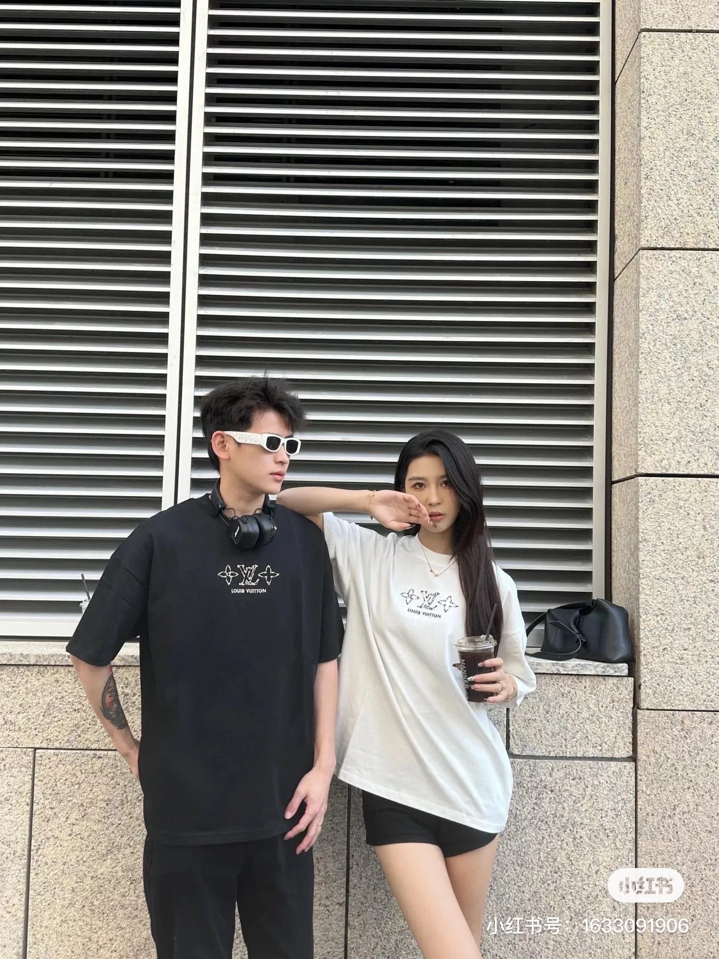 루이비통 스케치 레터 모노그램 자수 반소매 티셔츠 상세 이미지 16