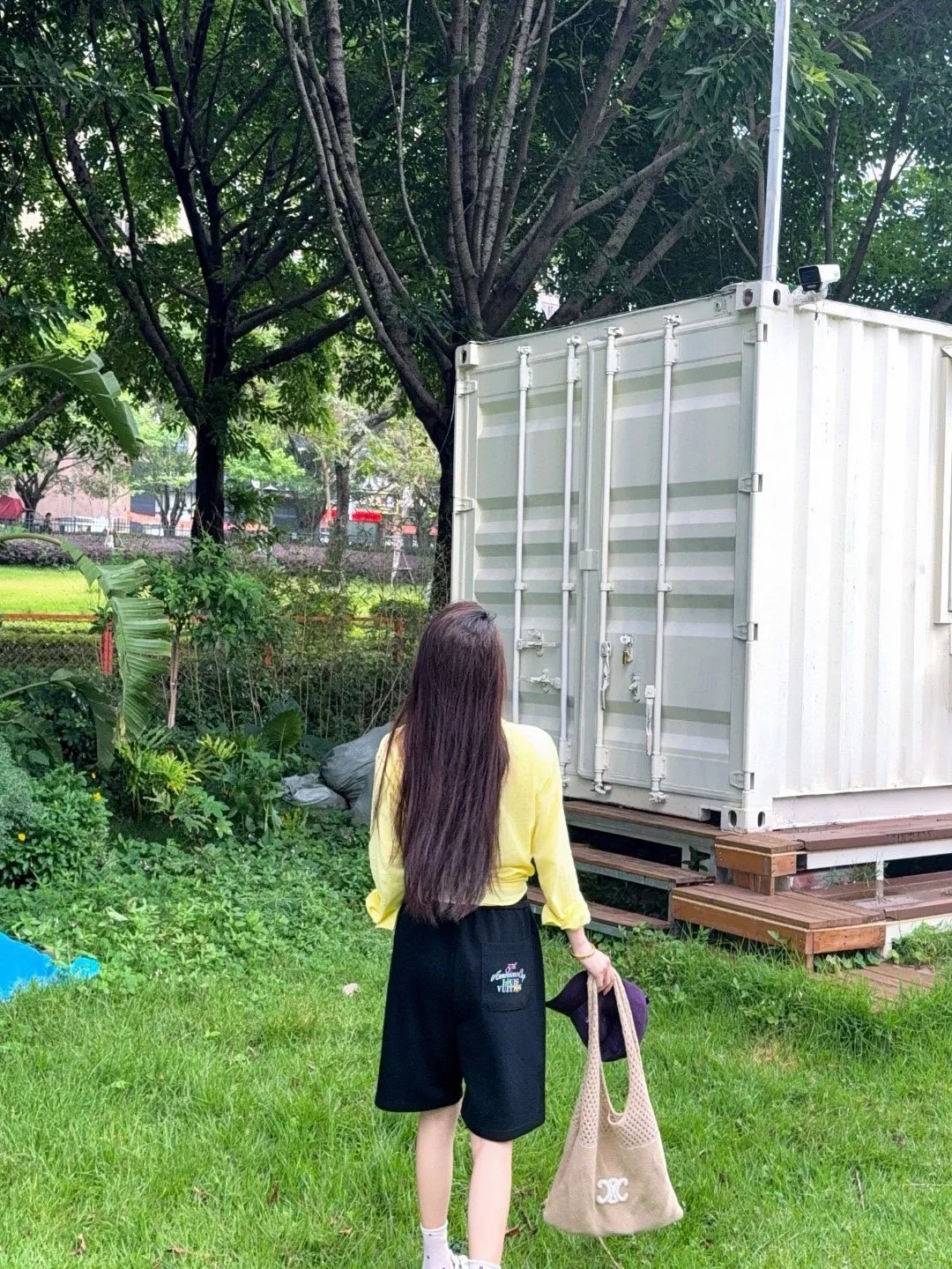 루이비통 레인보우 모노그램 그라데이션 프린트 하프 팬츠 상세 이미지 18