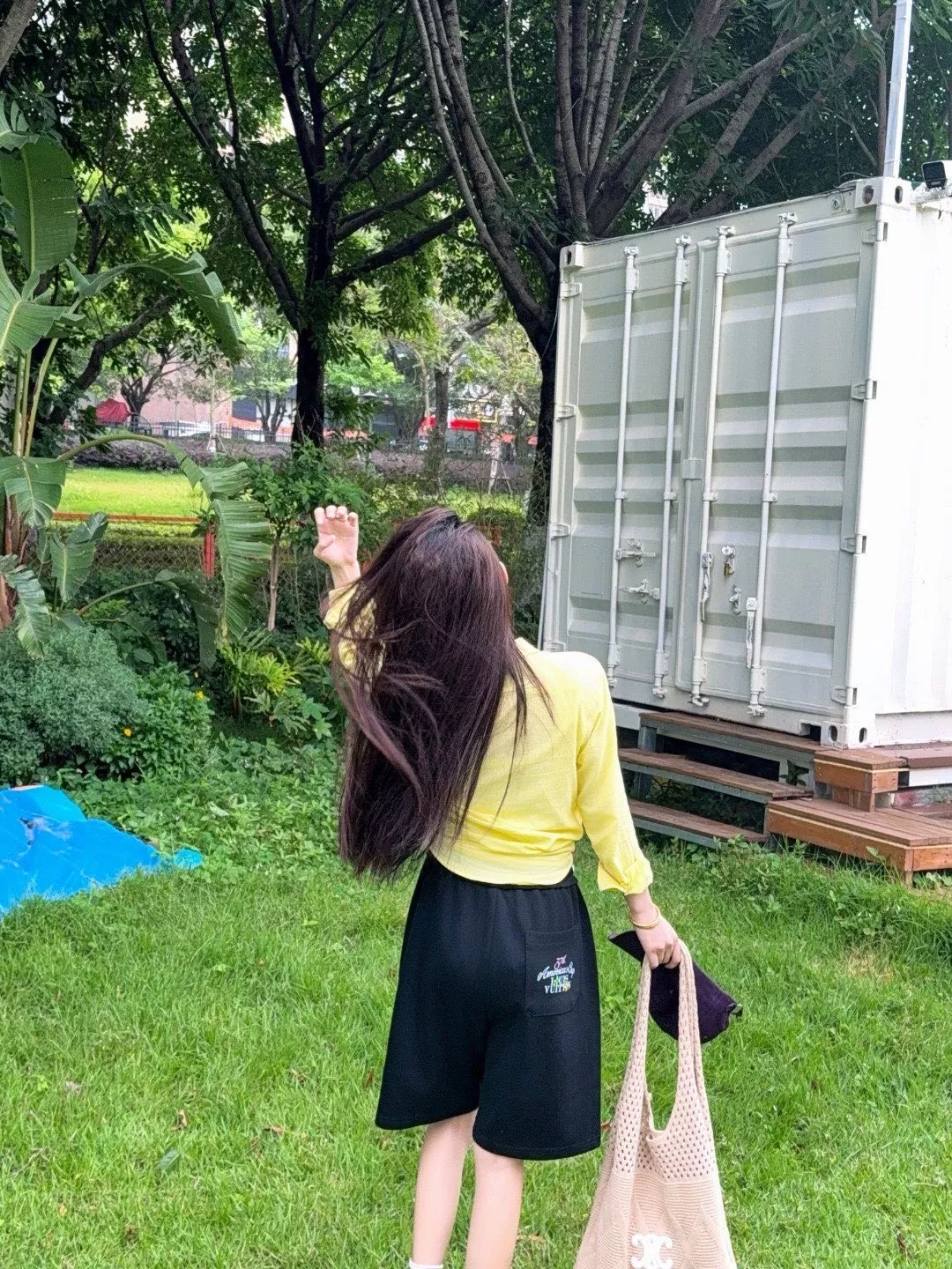 루이비통 레인보우 모노그램 그라데이션 프린트 하프 팬츠 상세 이미지 12