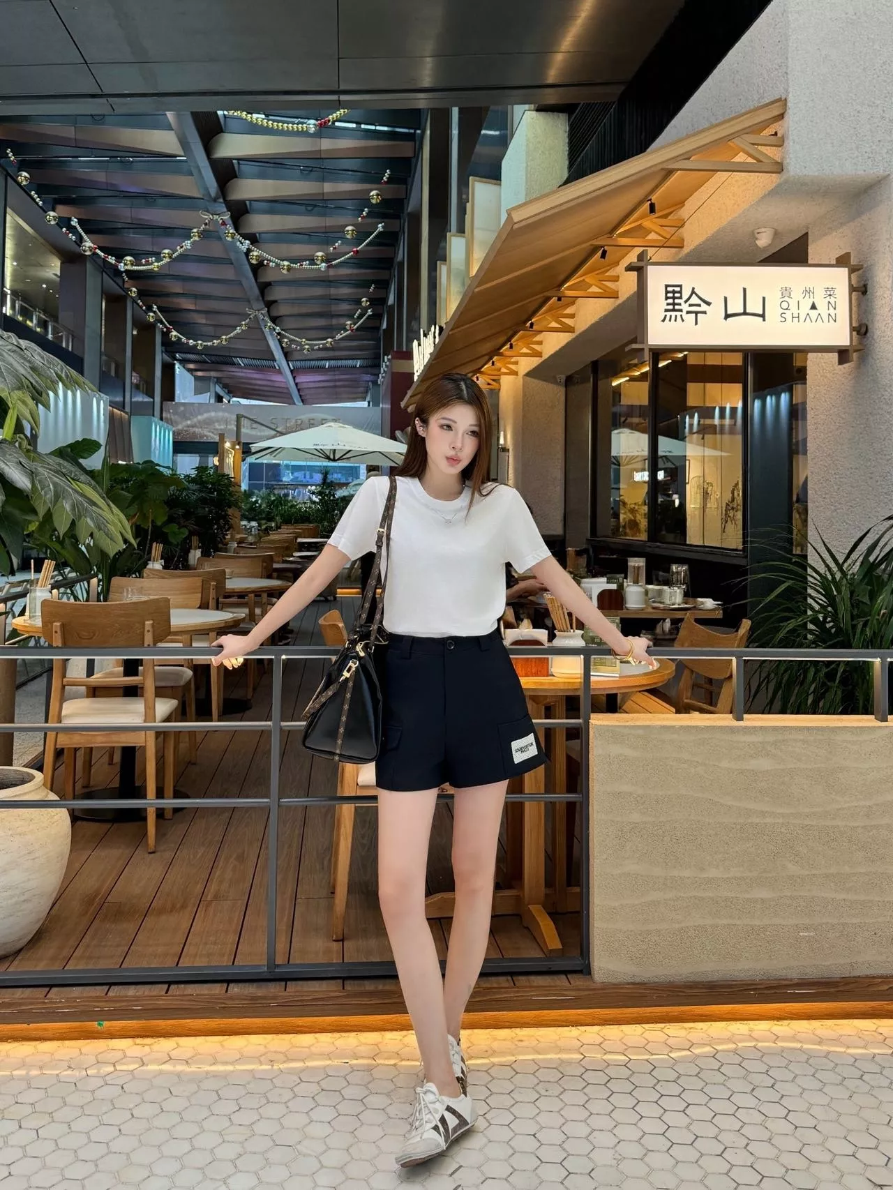 로에베 여성 하이웨이스트 코튼 하프 팬츠 상세 이미지 26