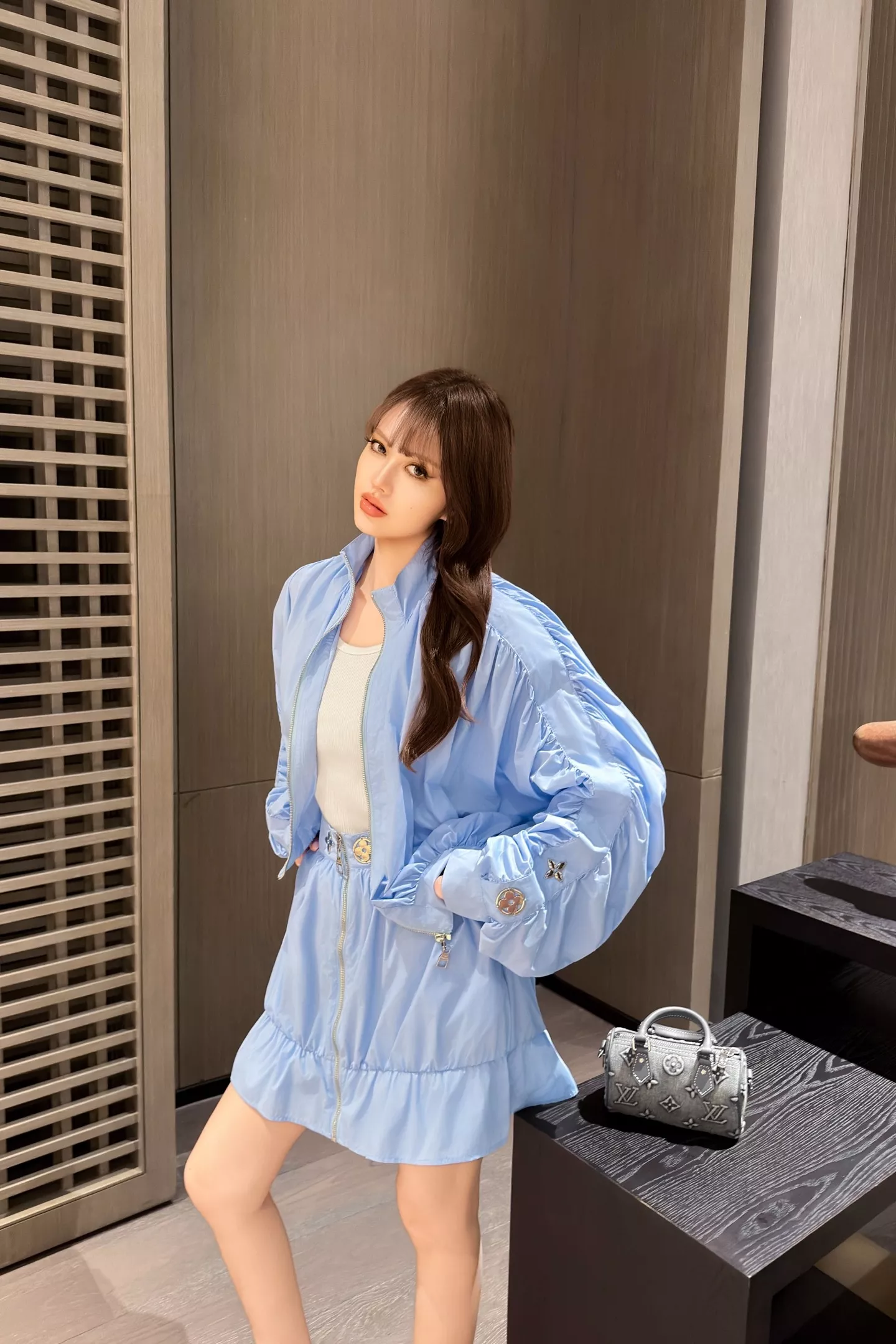 로에베 블루 컬러의 하이웨이스트 미니 스커트 상세 이미지 26