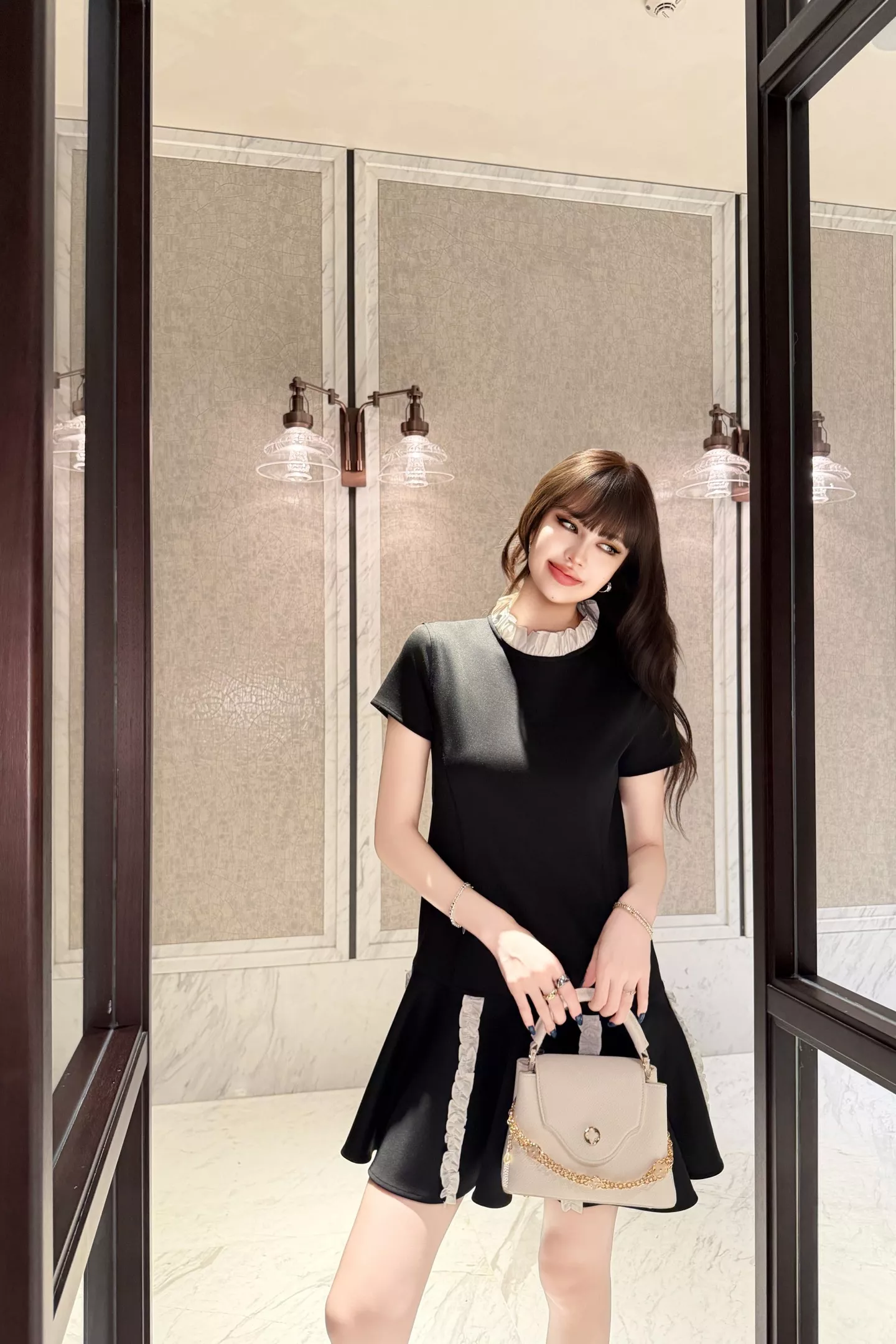 로에베 블랙 프릴 배색 반소매 원피스 상세 이미지 41
