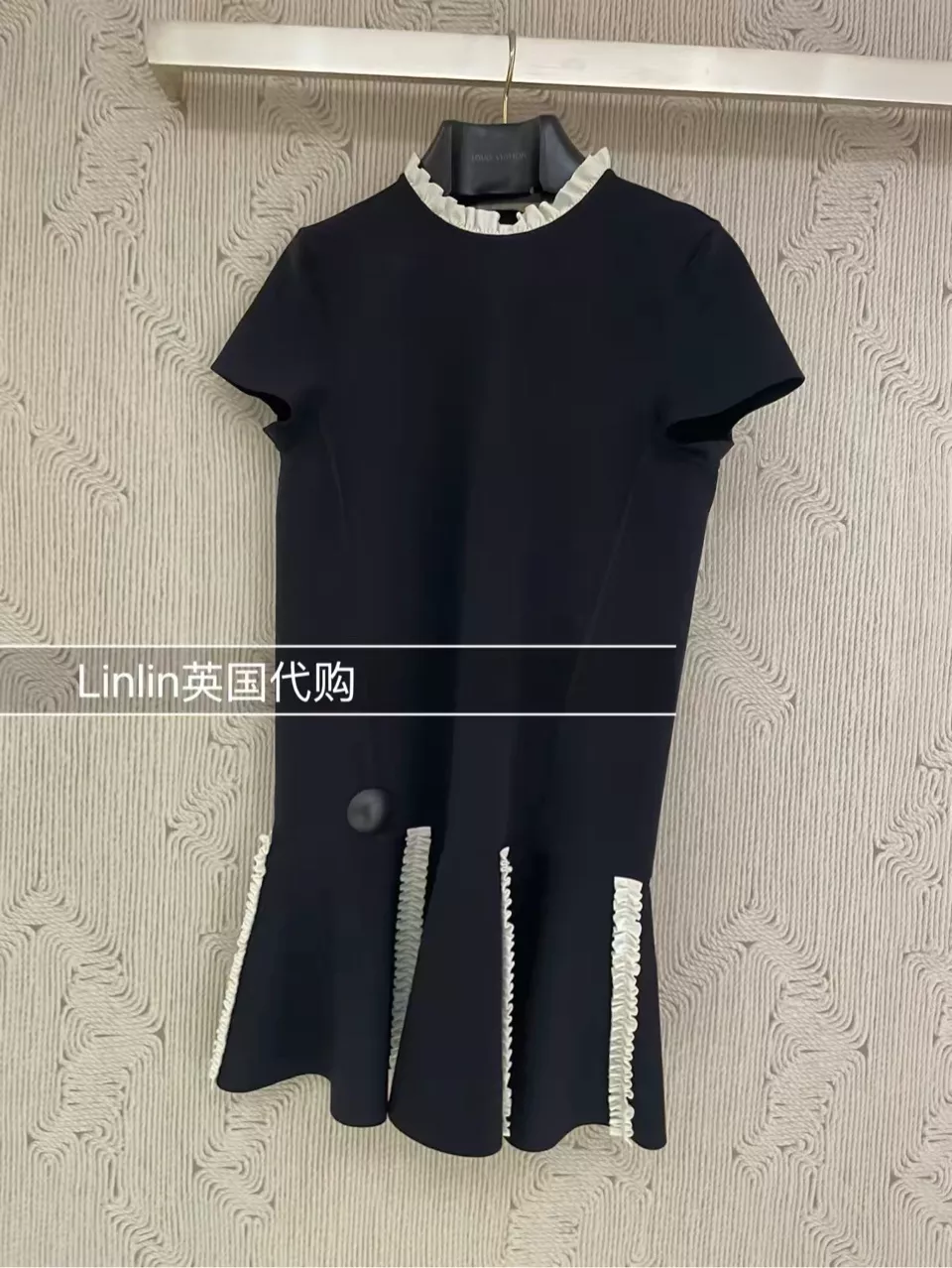 로에베 블랙 프릴 배색 반소매 원피스 상세 이미지 26