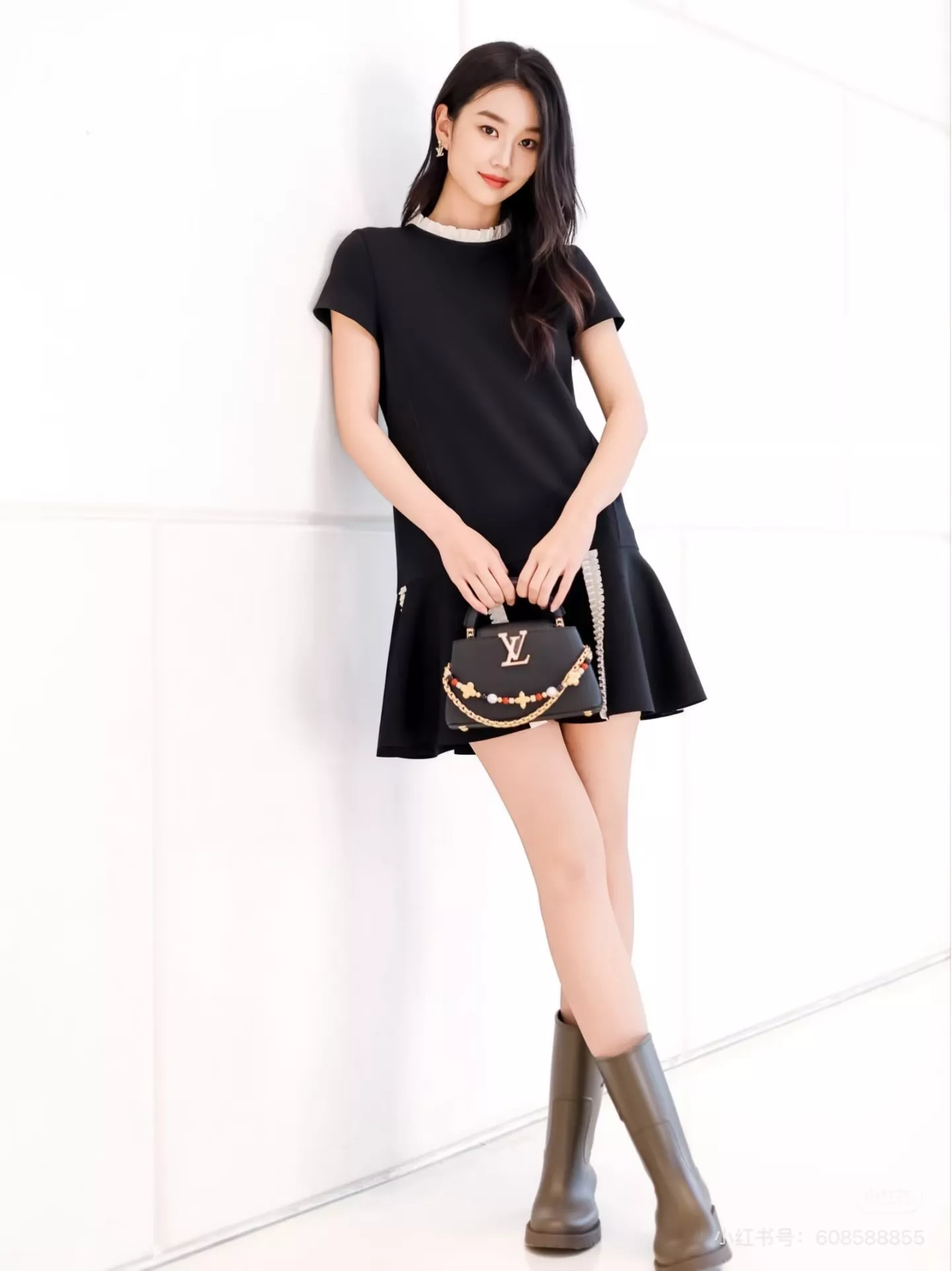 로에베 블랙 프릴 배색 반소매 원피스 상세 이미지 29
