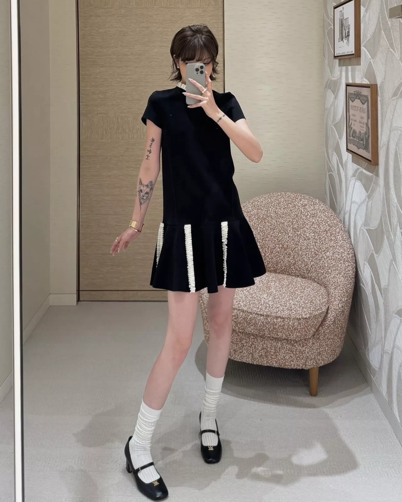 로에베 블랙 프릴 배색 반소매 원피스 상세 이미지 20