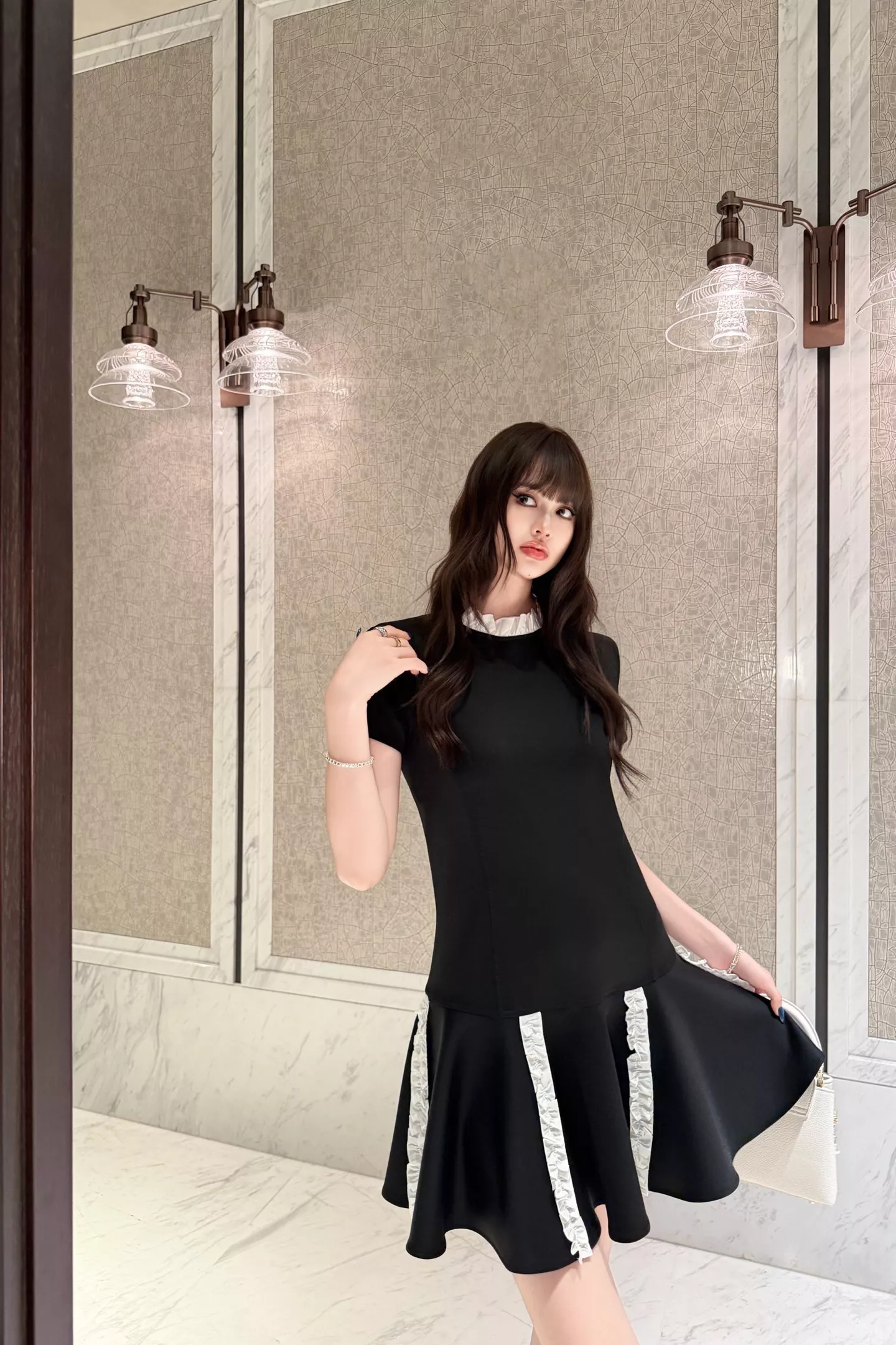 로에베 블랙 프릴 배색 반소매 원피스 상세 이미지 35