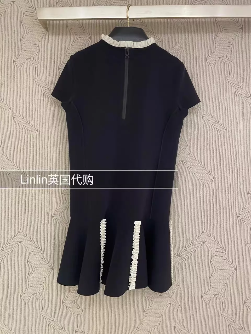 로에베 블랙 프릴 배색 반소매 원피스 상세 이미지 27