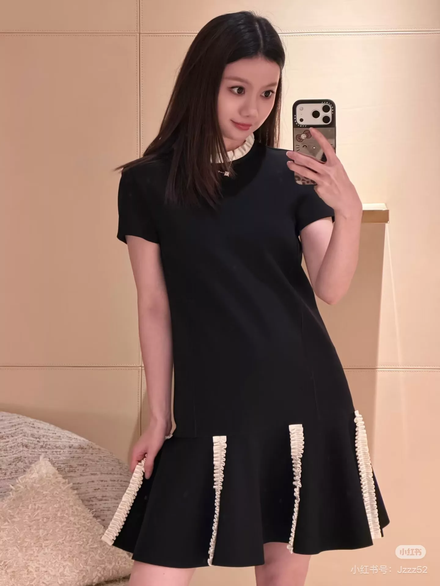 로에베 블랙 프릴 배색 반소매 원피스 상세 이미지 18
