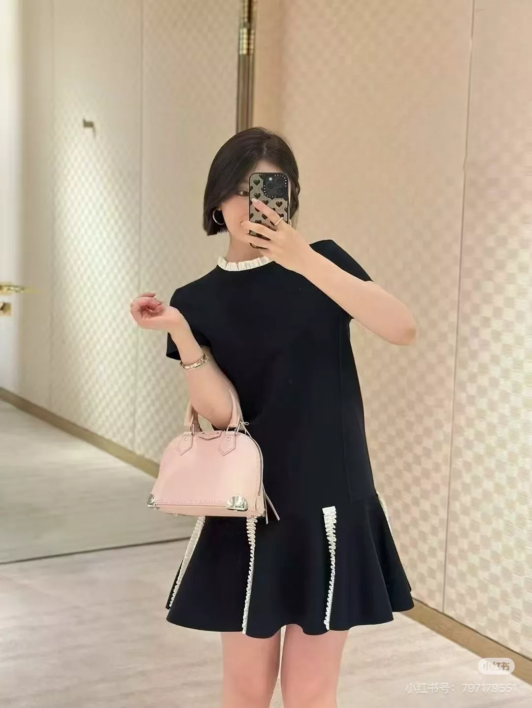 로에베 블랙 프릴 배색 반소매 원피스 상세 이미지 32